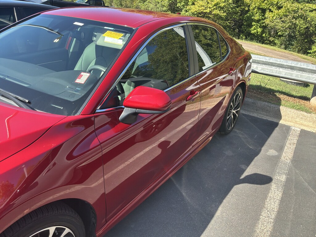 Used 2019 Toyota Camry SE Sedan