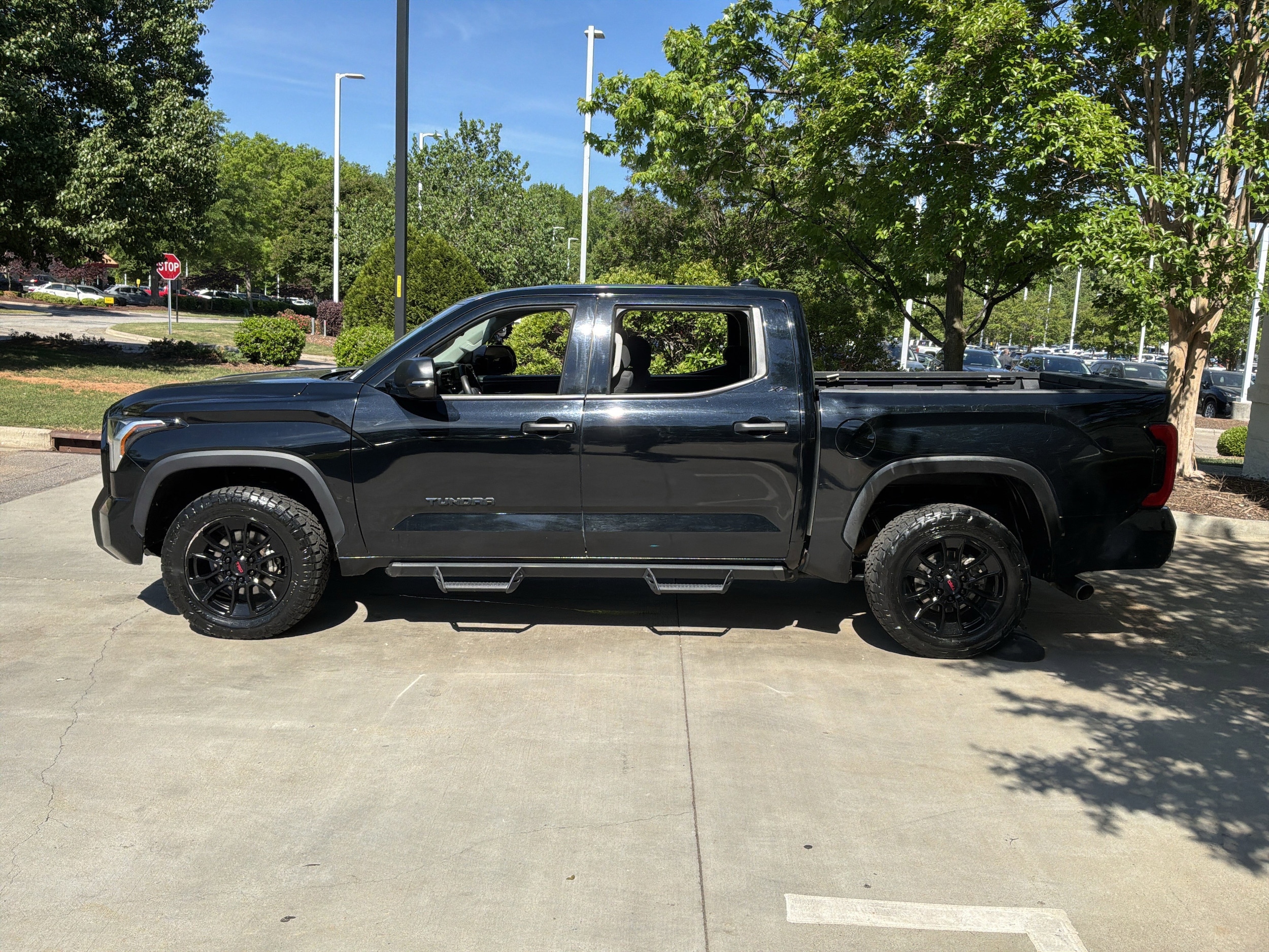 2023 Toyota Tundra 4WD SR5 photo 5