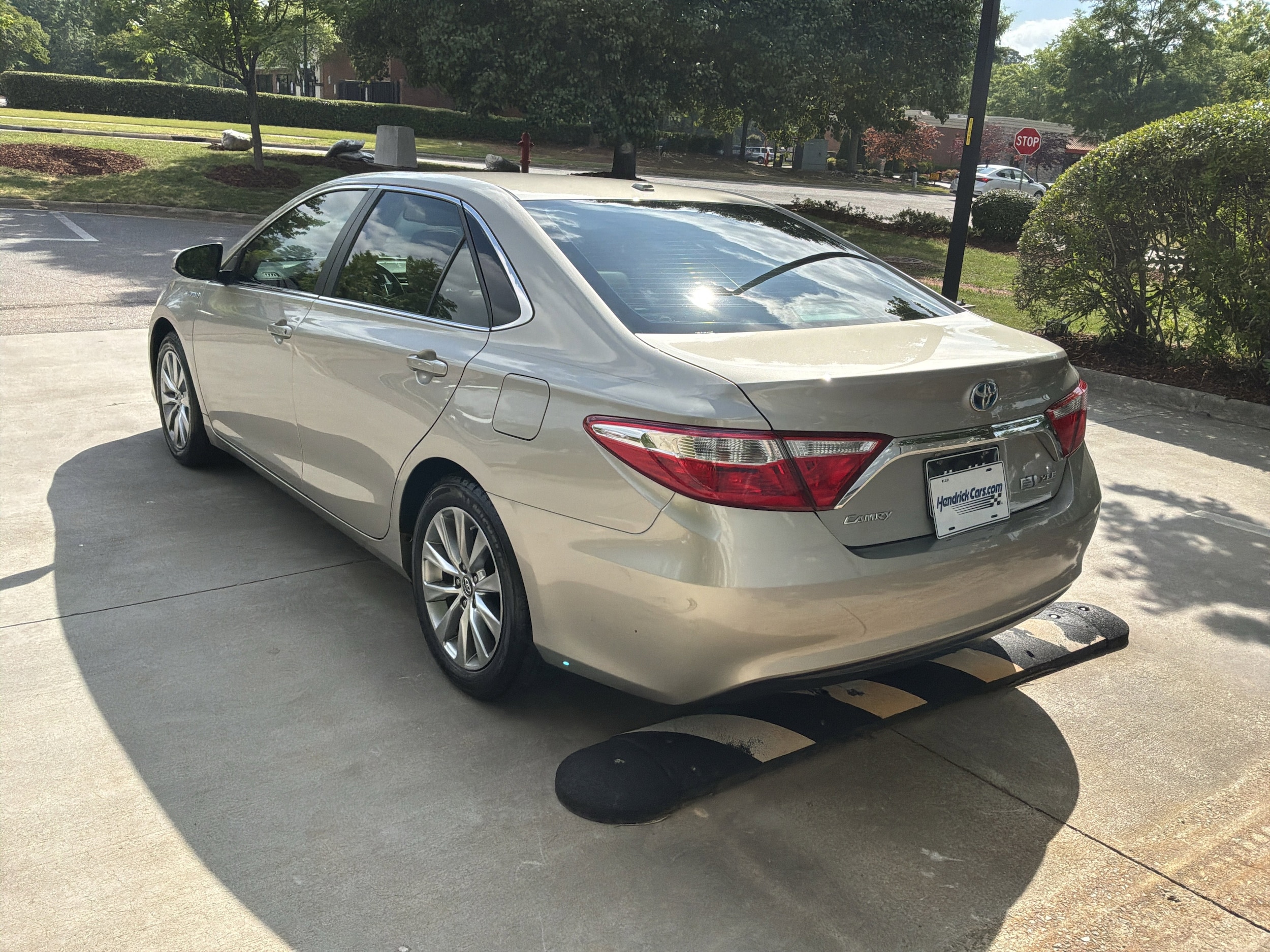 2016 Toyota Camry Hybrid XLE photo 6