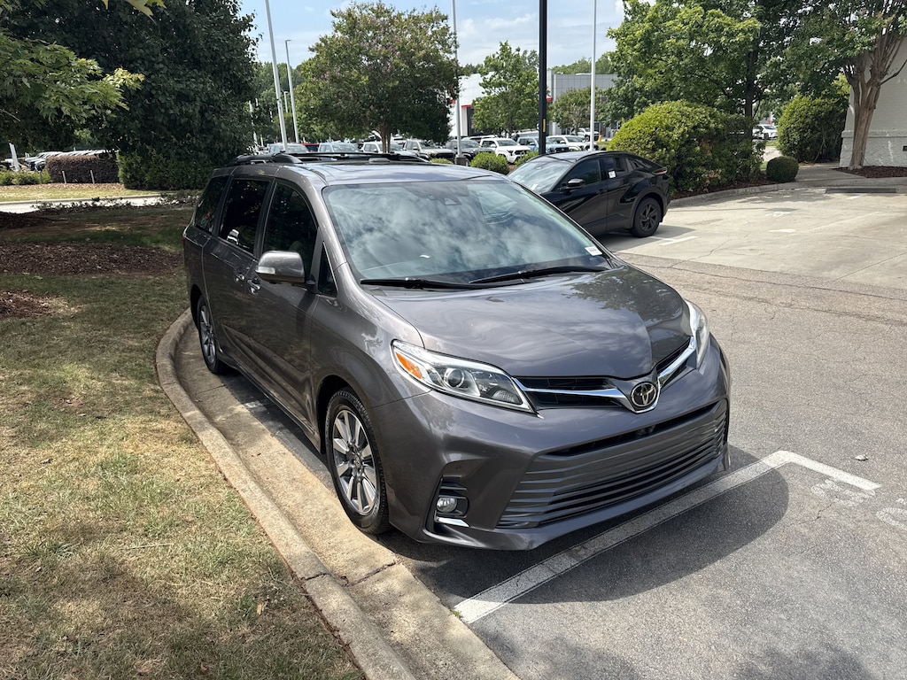 Used 2020 Toyota Sienna Limited Premium Minivan