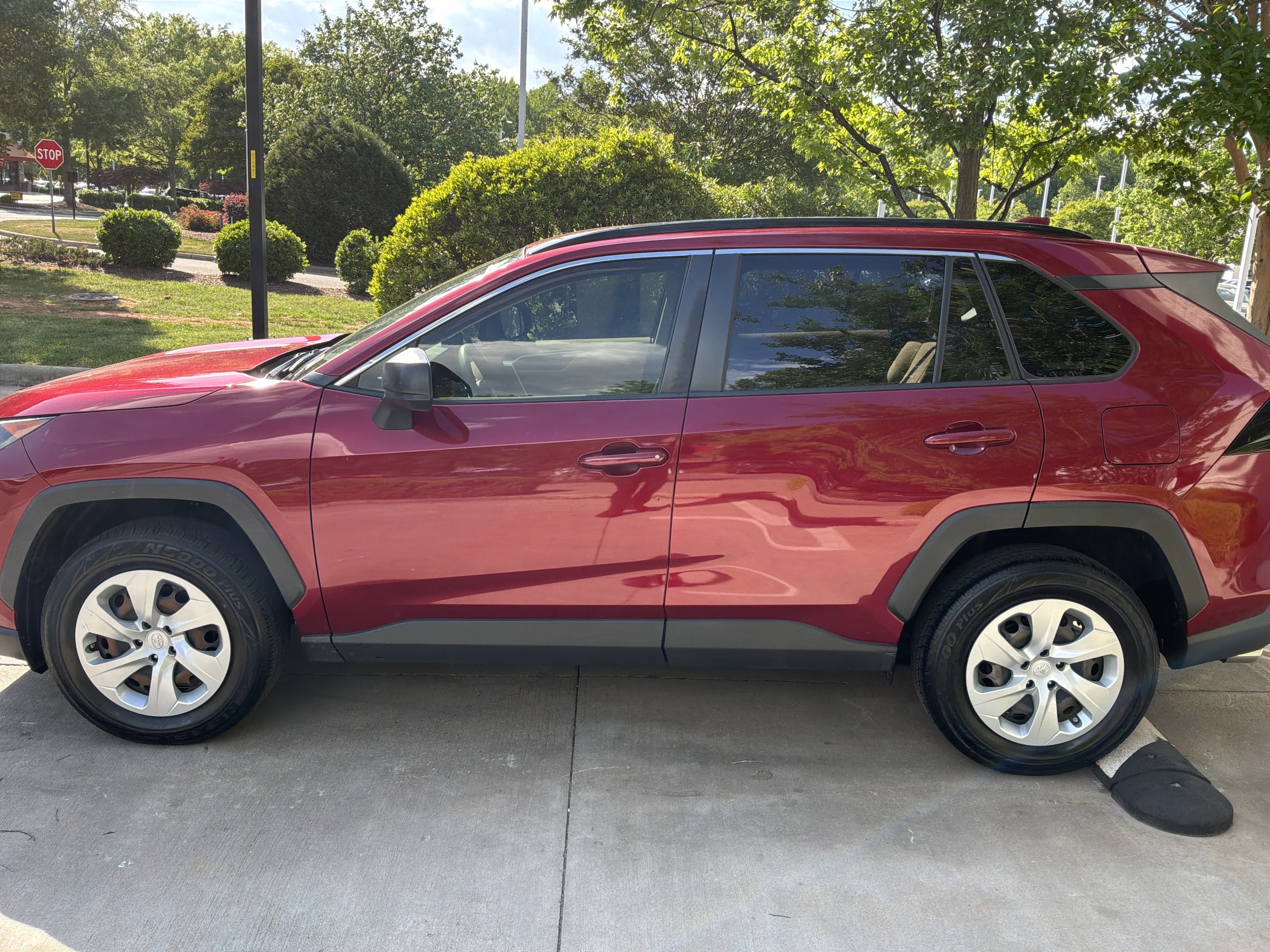 2019 Toyota RAV4 LE photo 6