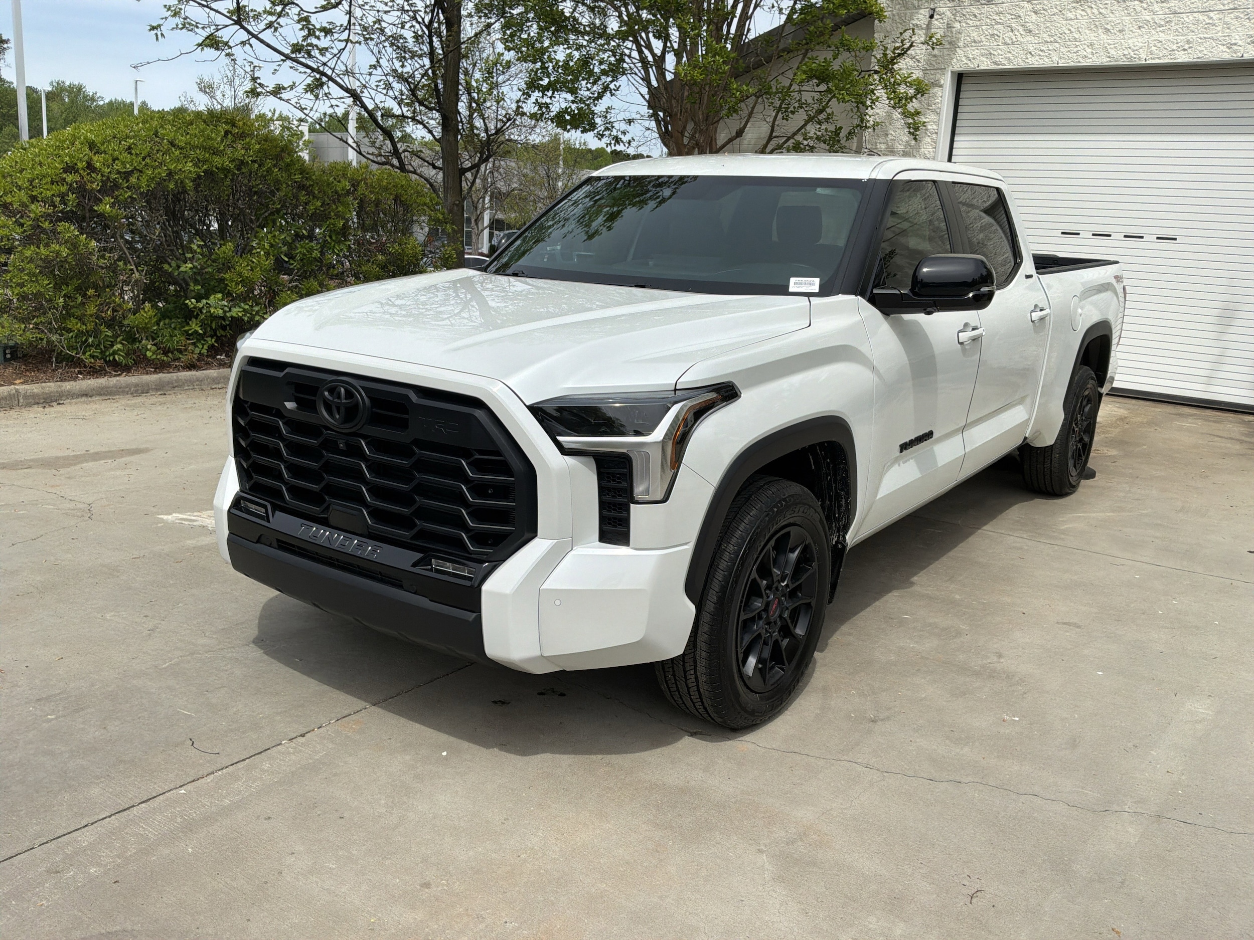 2025 Toyota Tundra 4WD Limited photo 4