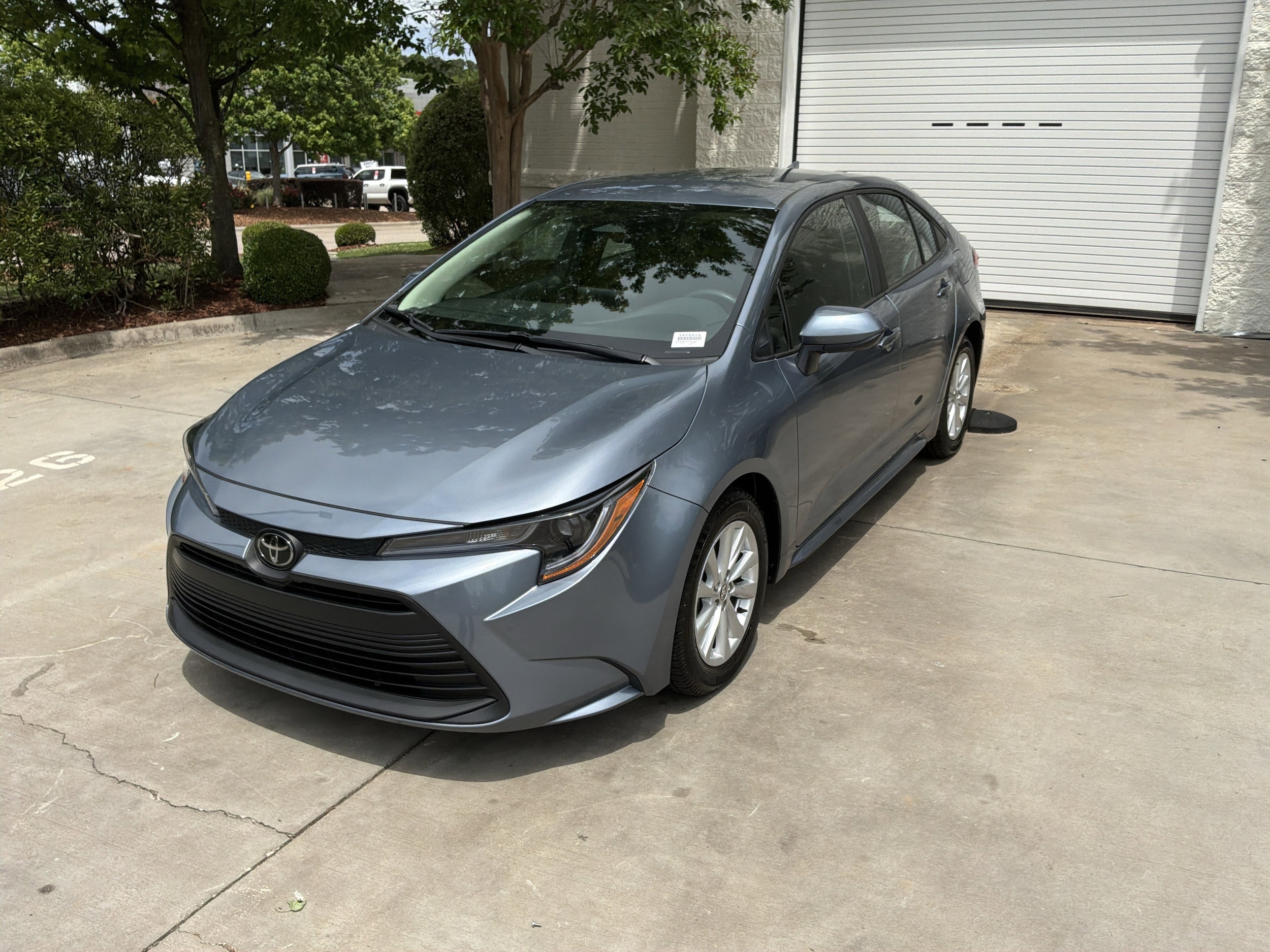 2025 Toyota Corolla LE photo 4
