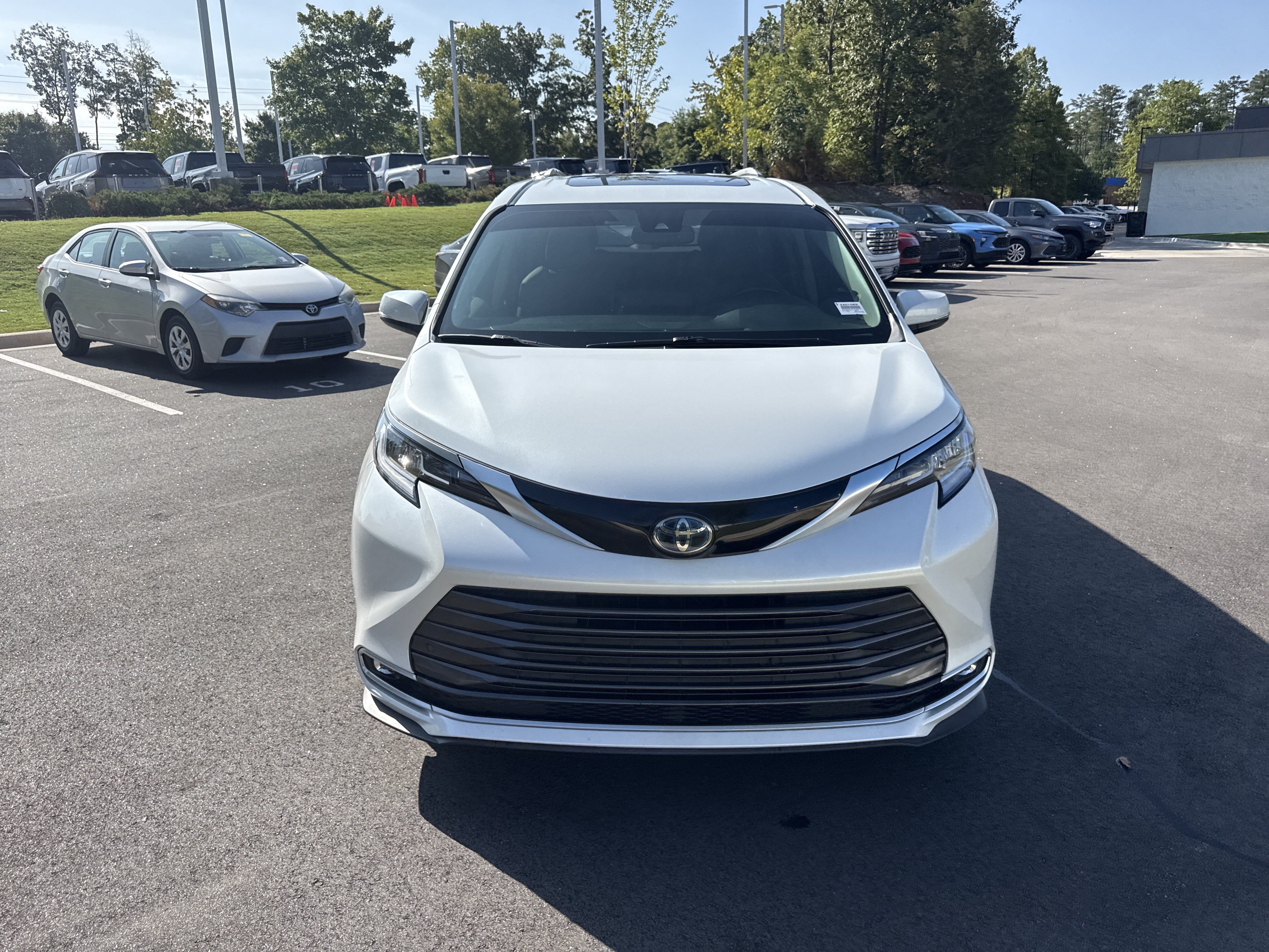 Certified 2023 Toyota Sienna Limited Minivan