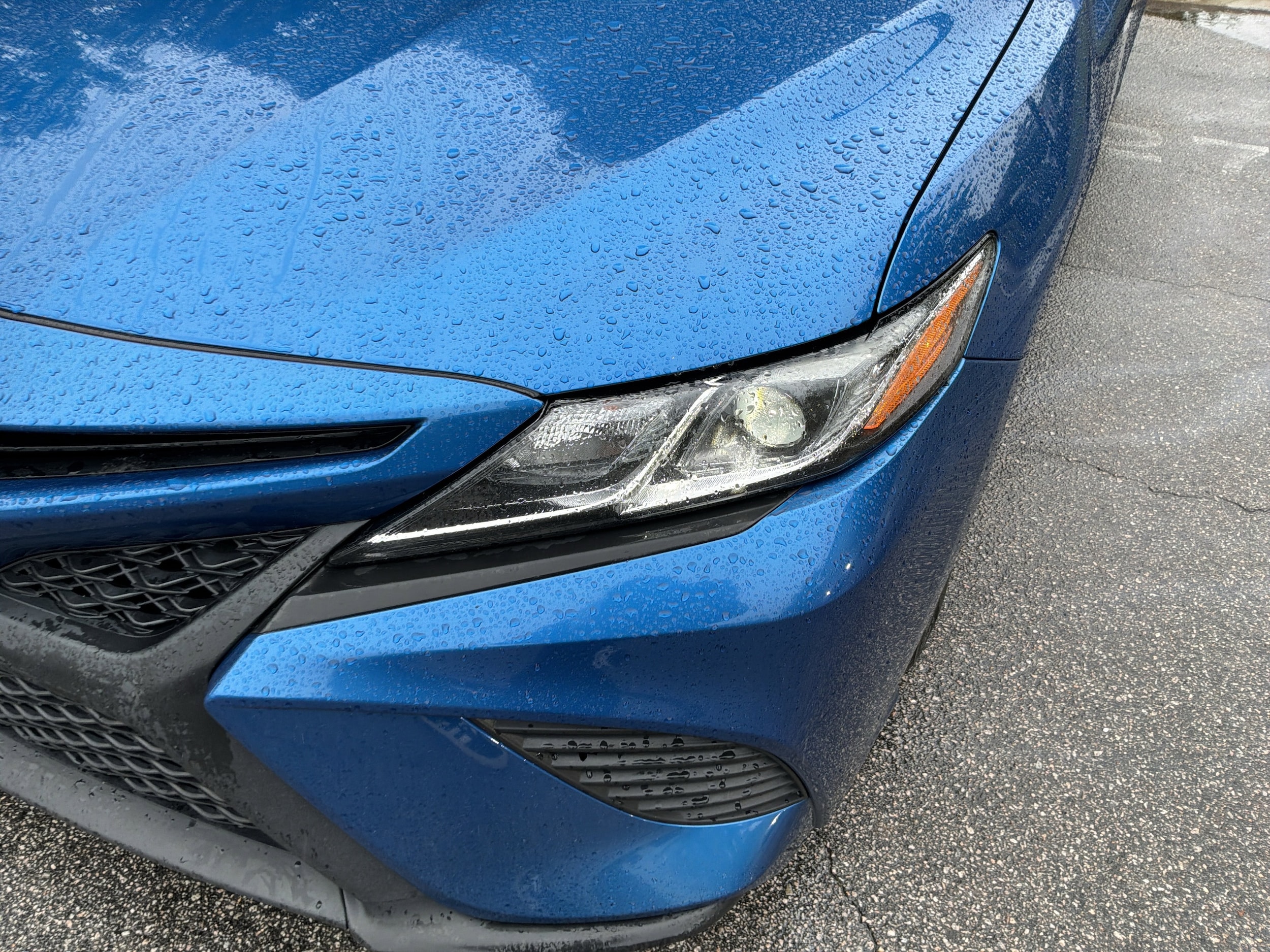 2020 Toyota Camry SE photo 4