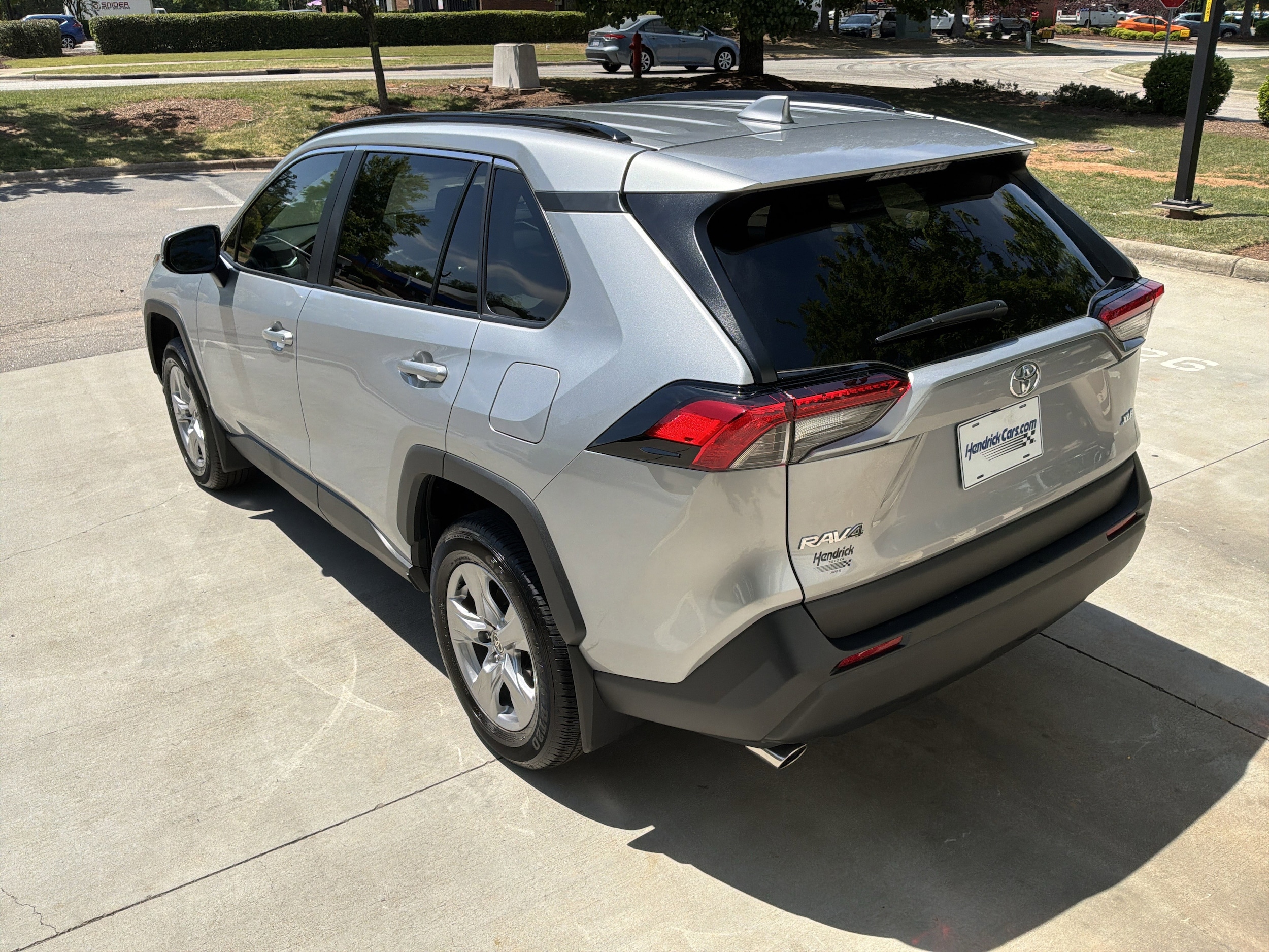 2025 Toyota RAV4 XLE photo 3
