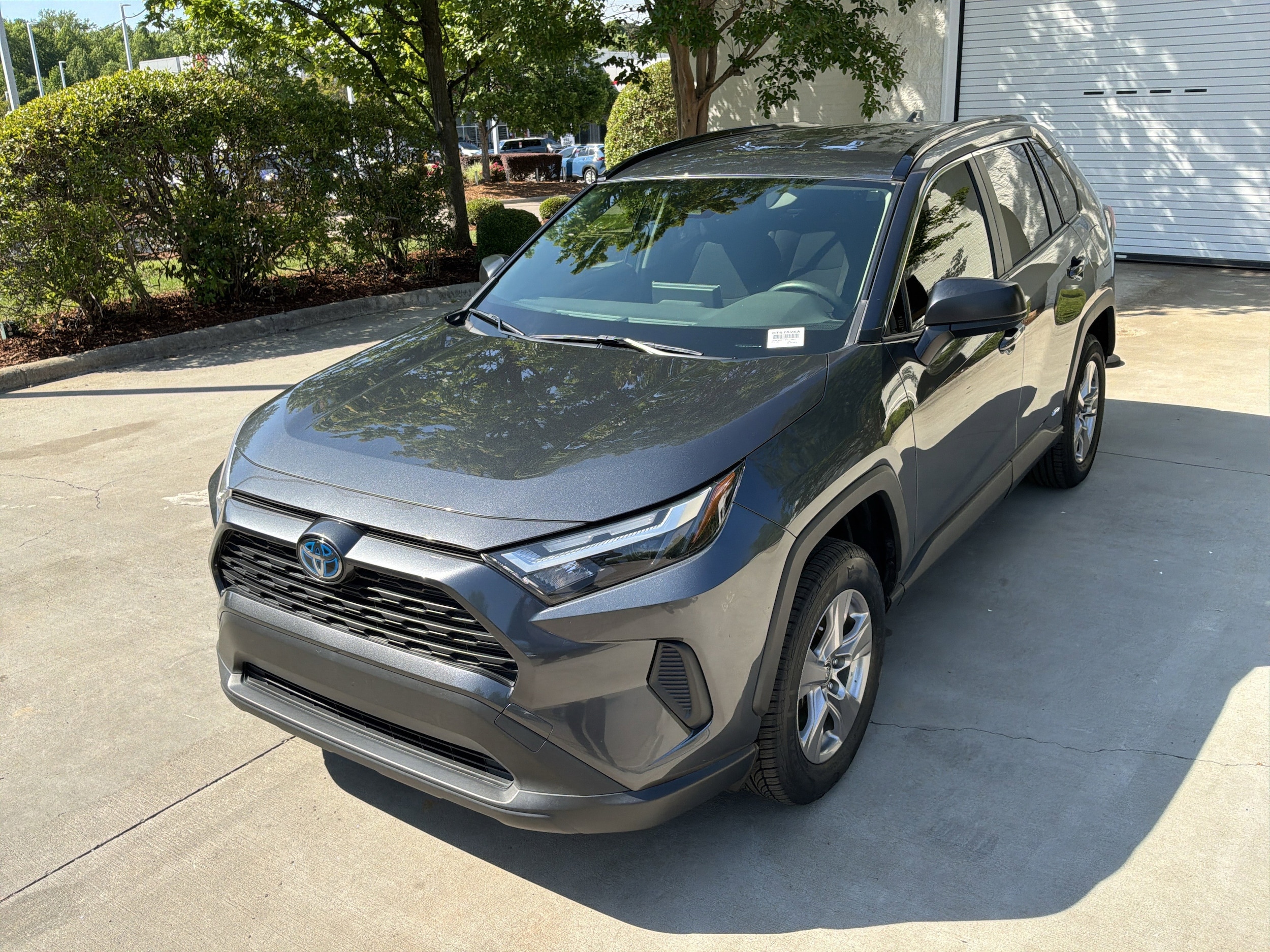 2023 Toyota RAV4 Hybrid LE photo 4