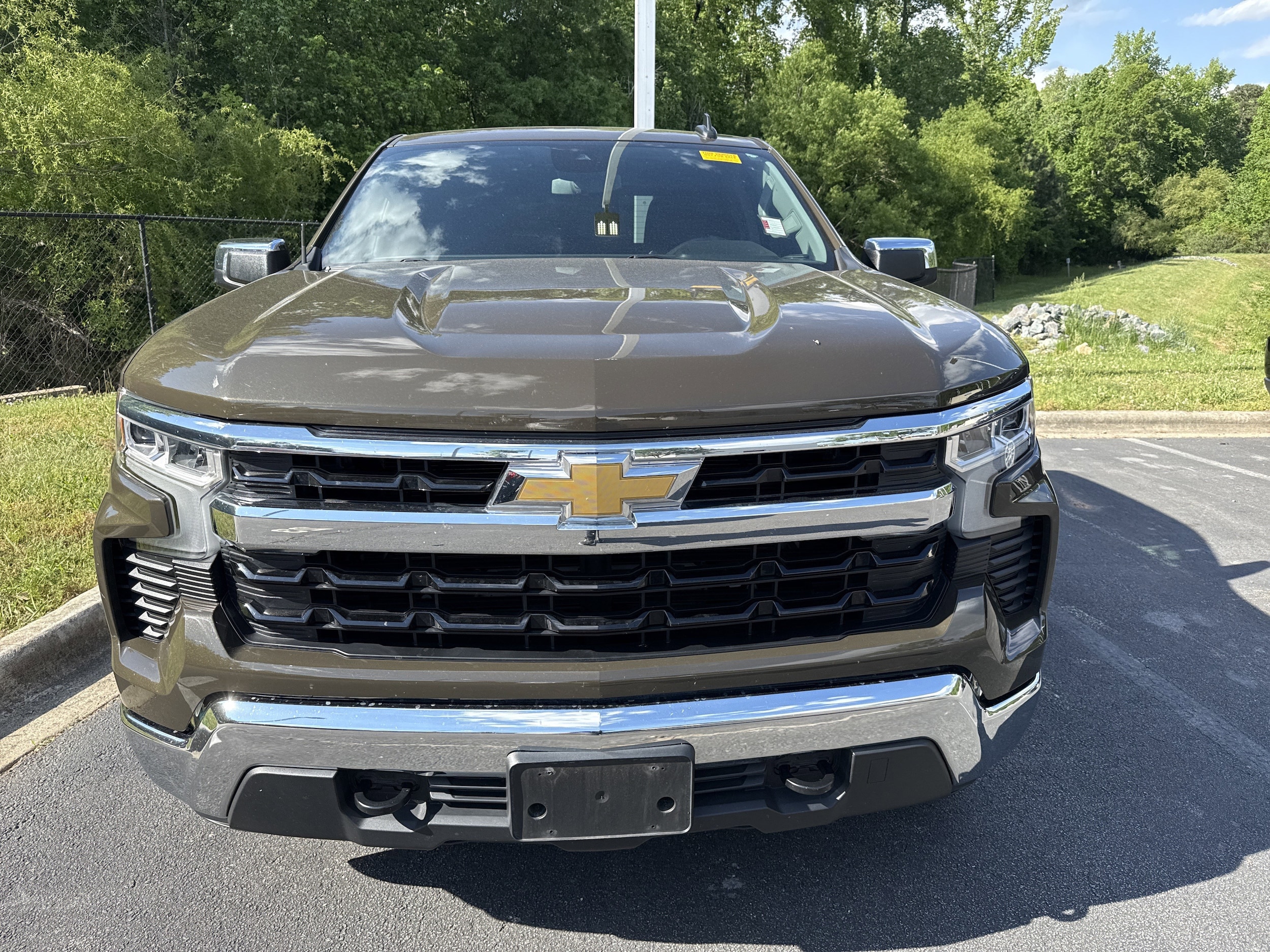 2023 Chevrolet Silverado 1500 LT photo 2