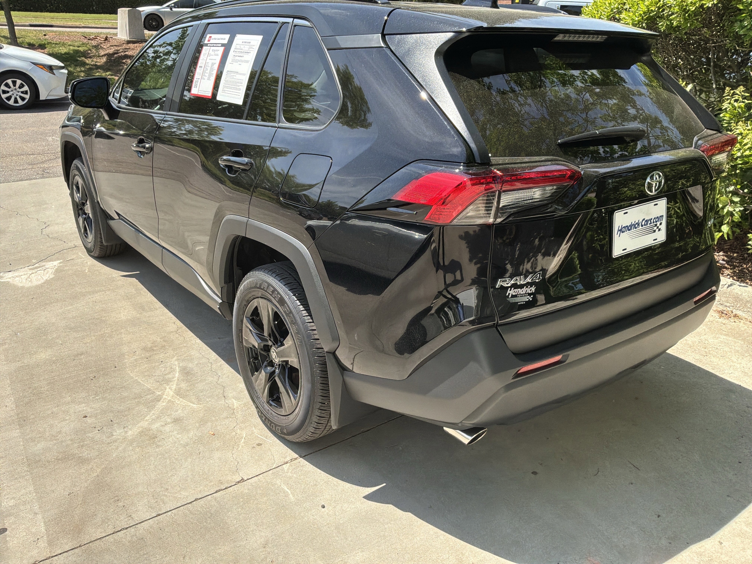 2025 Toyota RAV4 XLE photo 3