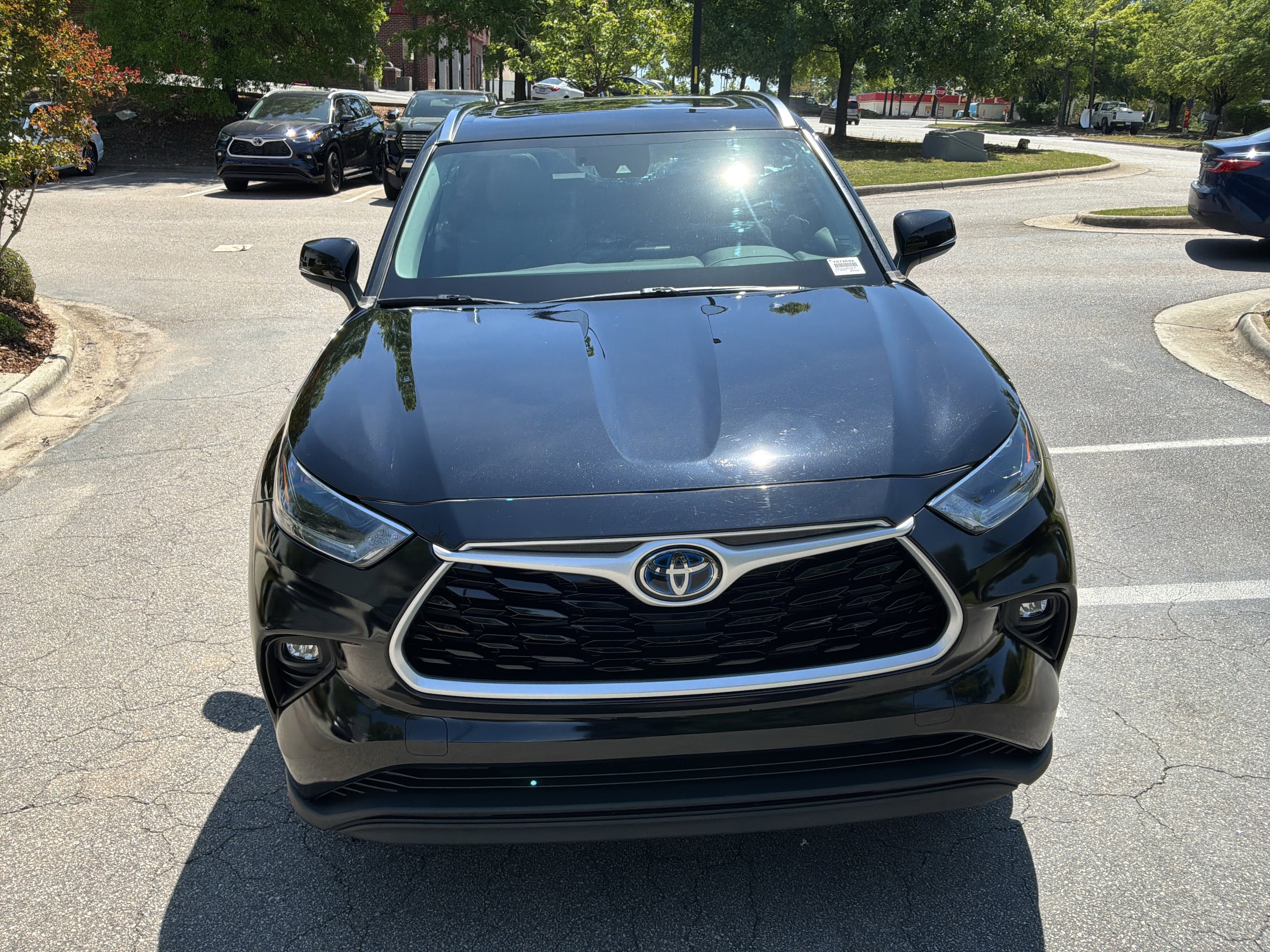 2021 Toyota Highlander Hybrid XLE photo 2