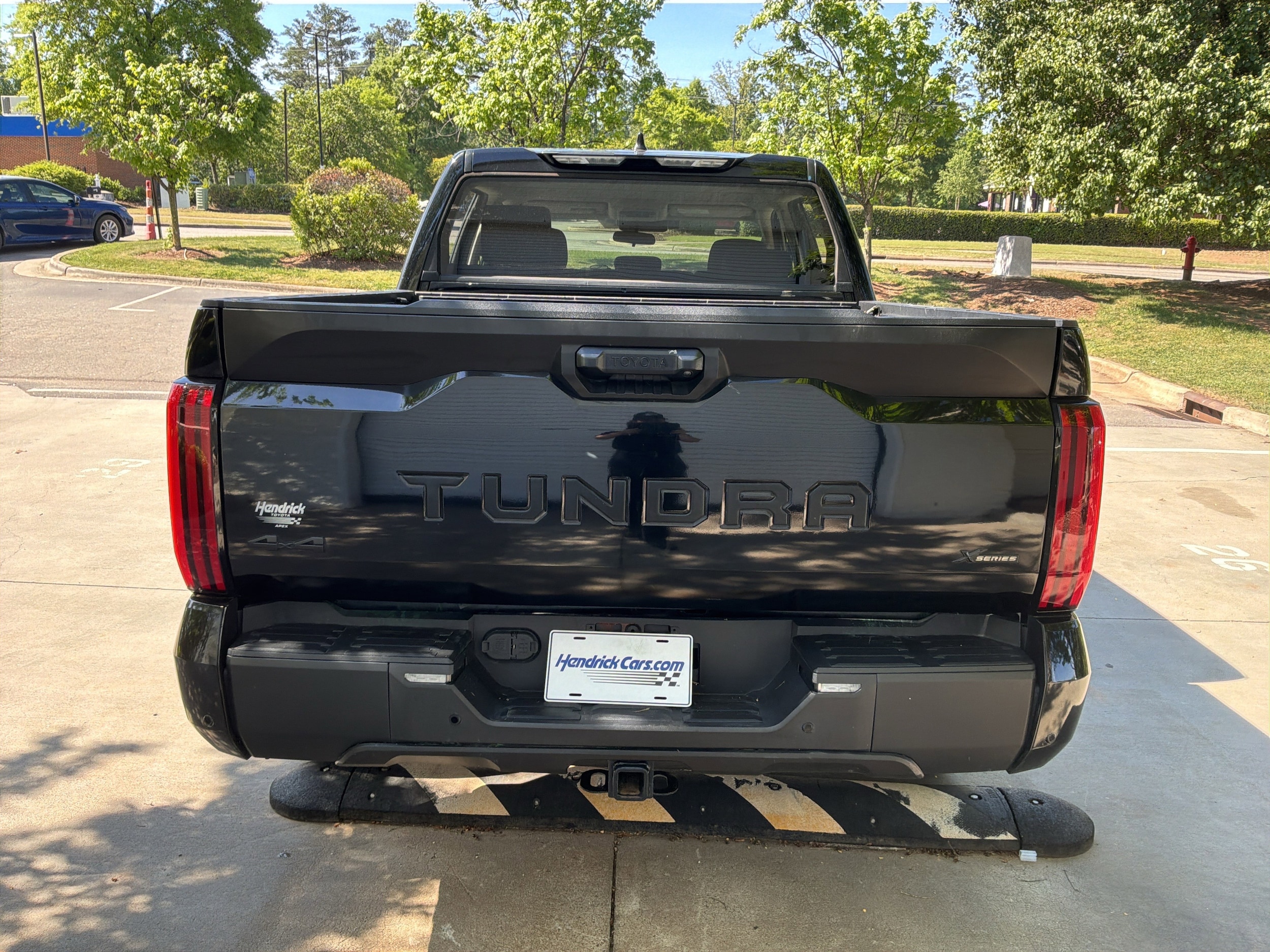 2023 Toyota Tundra 4WD SR5 photo 3