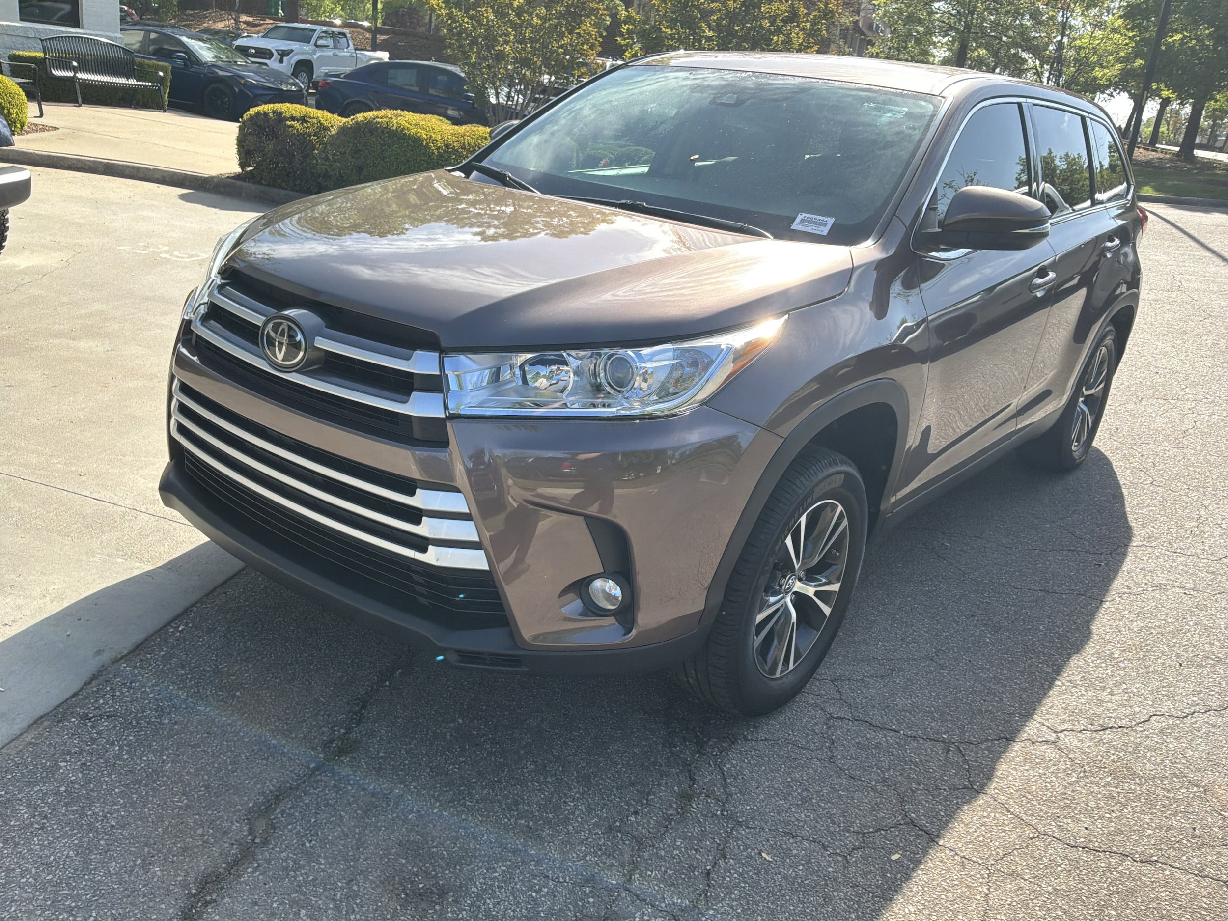 2019 Toyota Highlander LE Plus photo 4