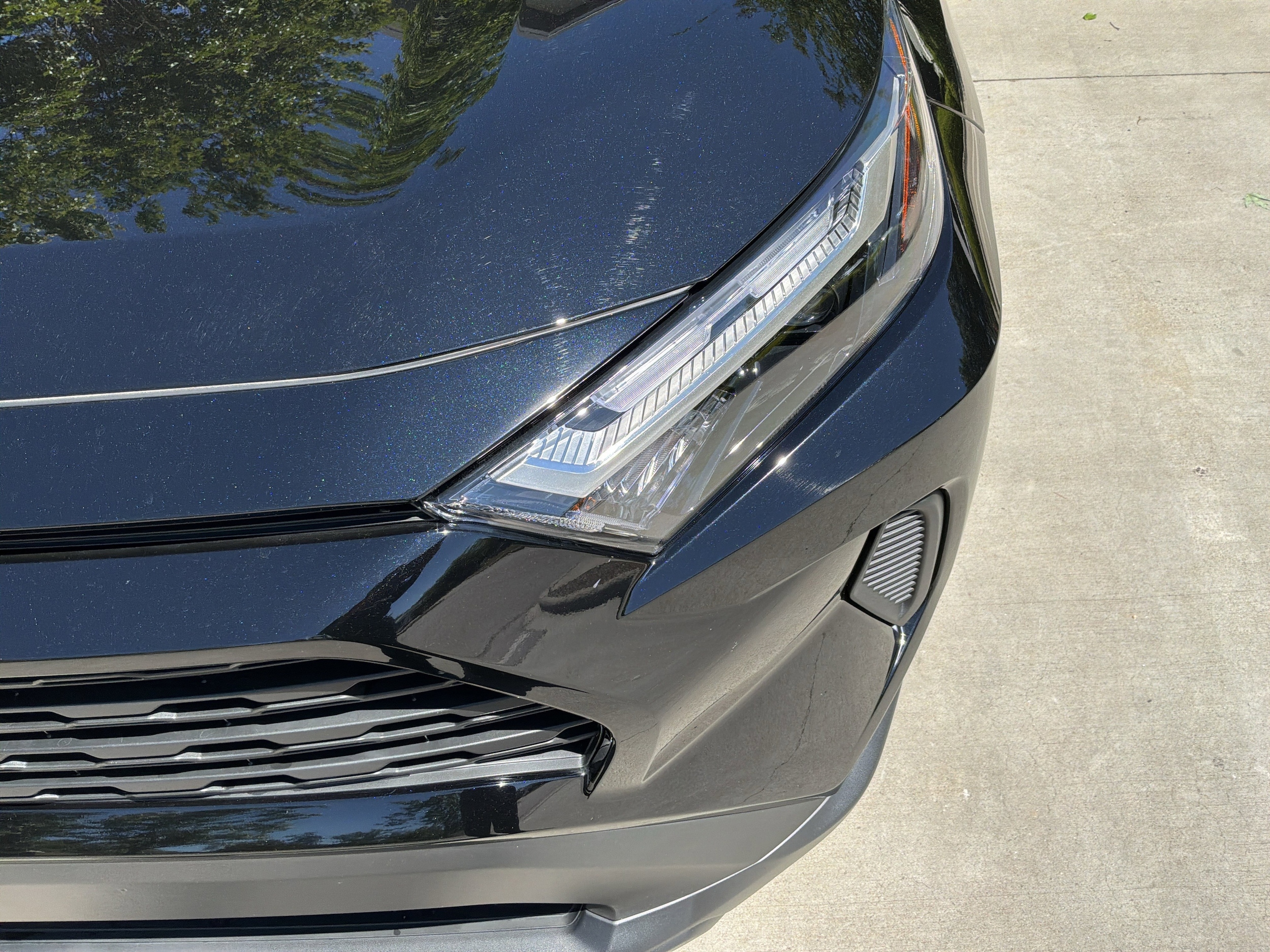 2025 Toyota RAV4 XLE photo 5