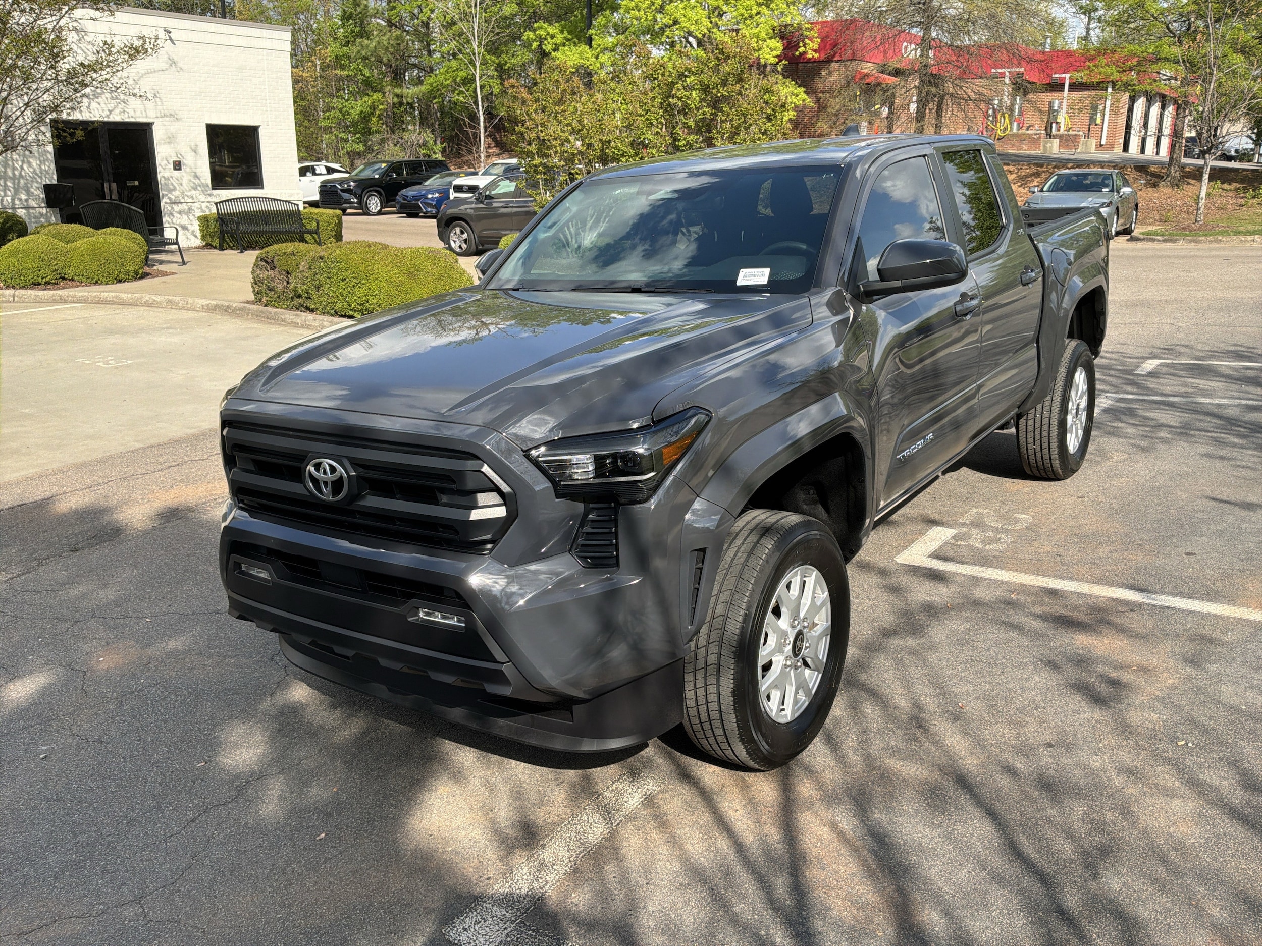 2025 Toyota Tacoma 4WD SR5 photo 4