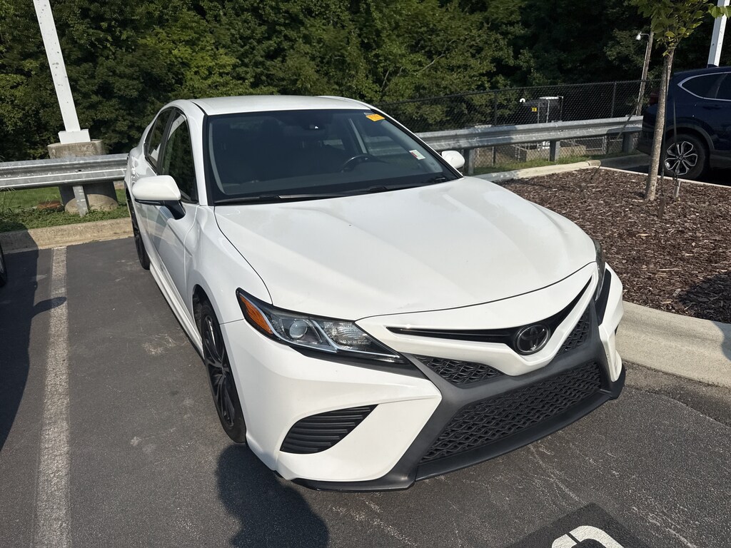 Used 2019 Toyota Camry SE Sedan