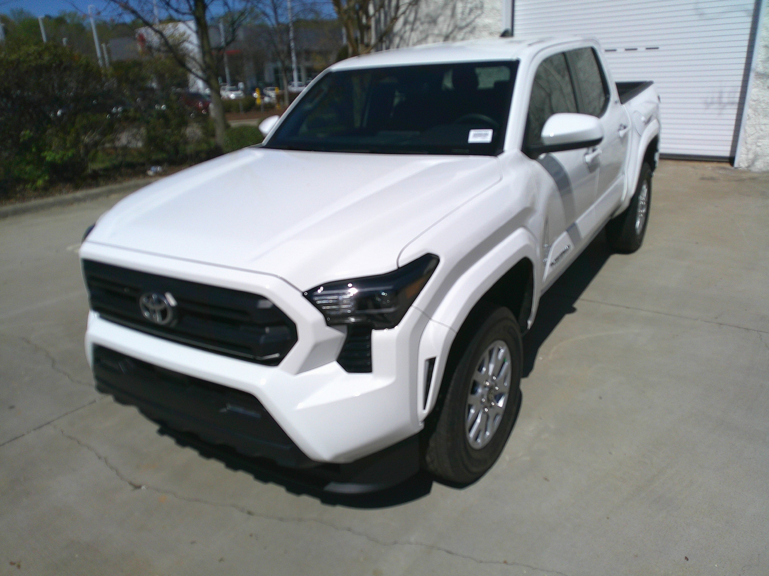 2025 Toyota Tacoma 4WD SR5 photo 4