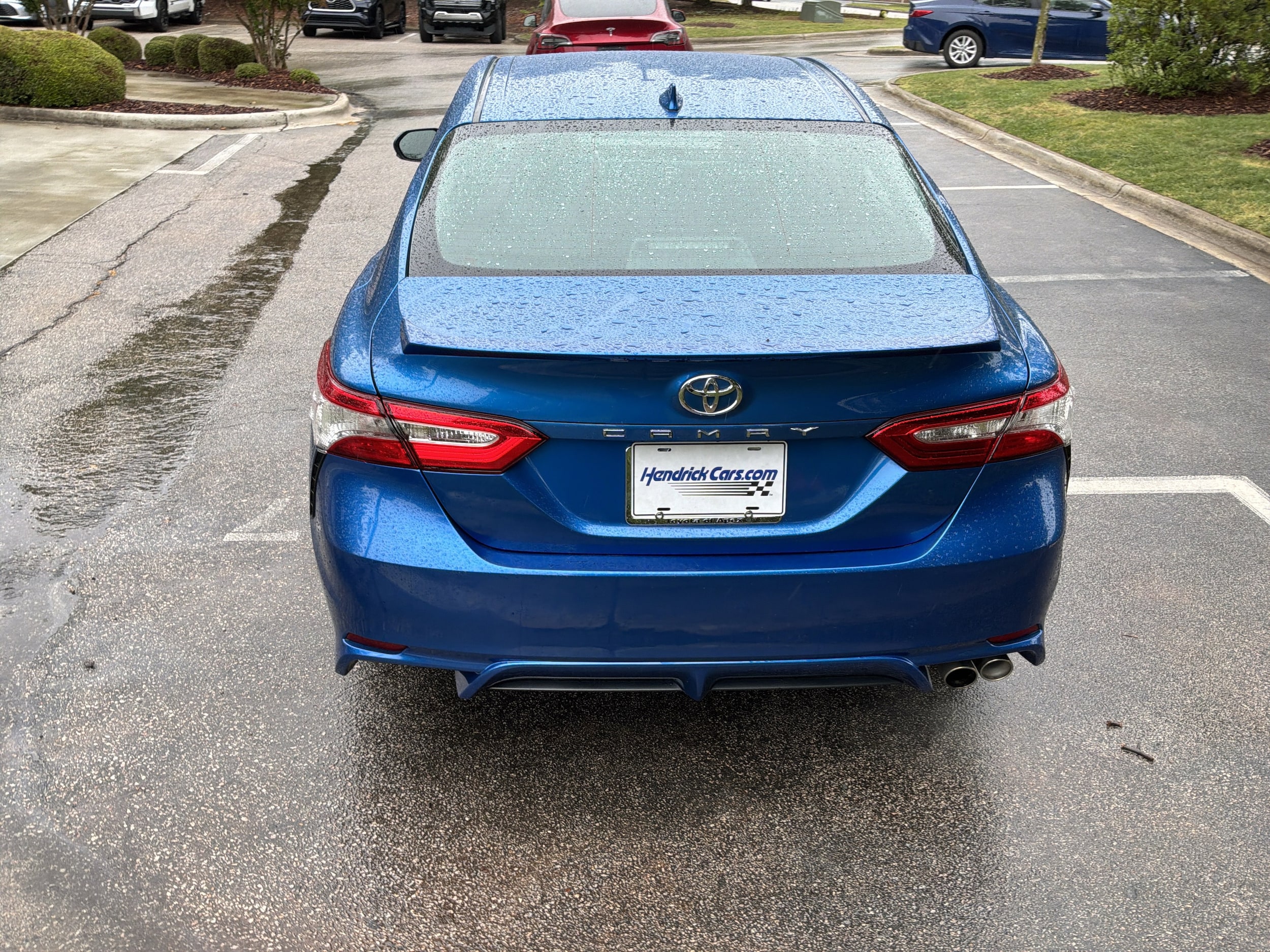 2020 Toyota Camry SE photo 3