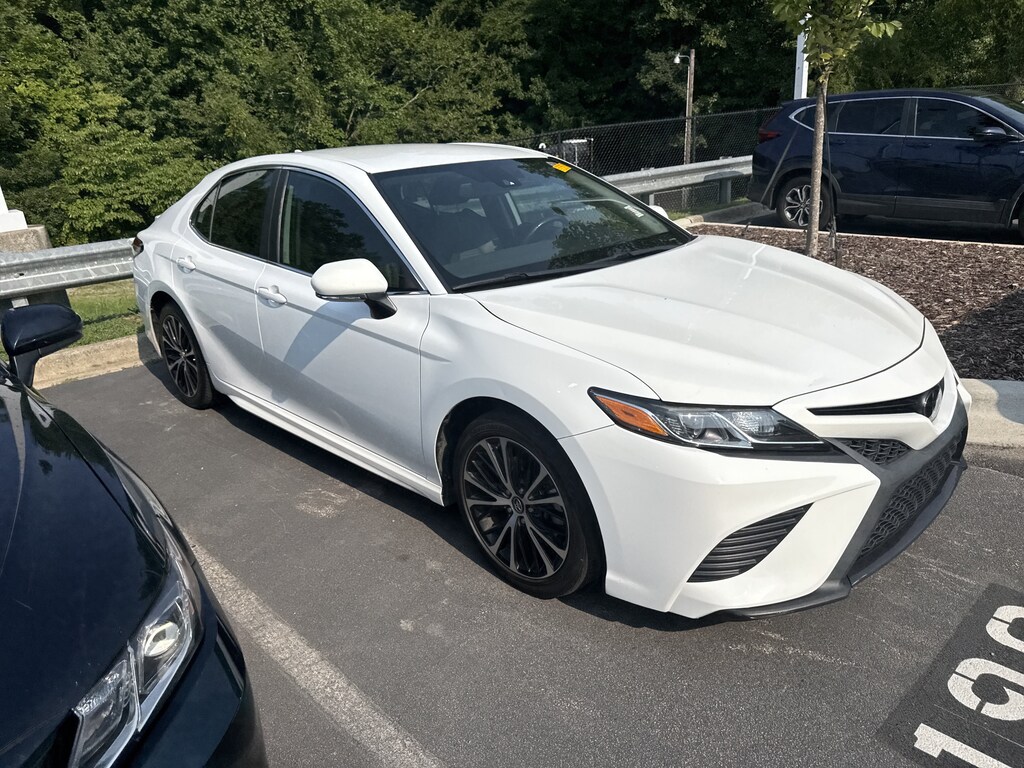 Used 2019 Toyota Camry SE Sedan