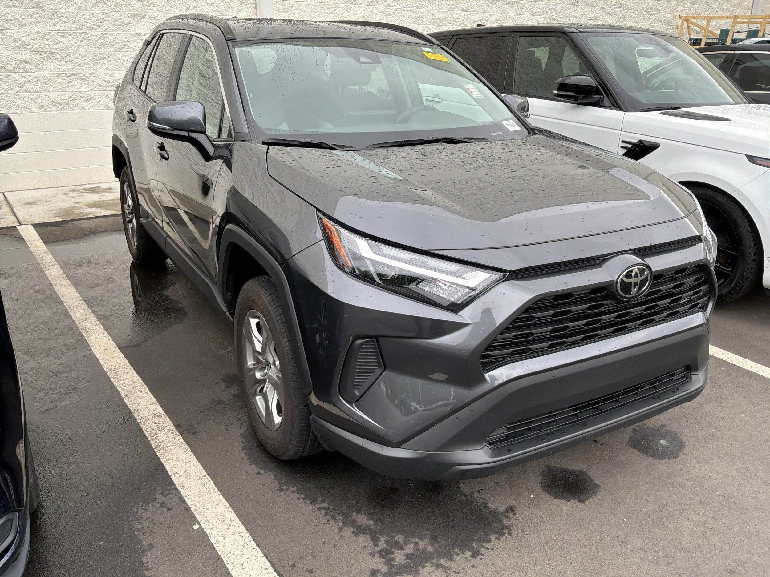 2023 Toyota RAV4 XLE photo 2