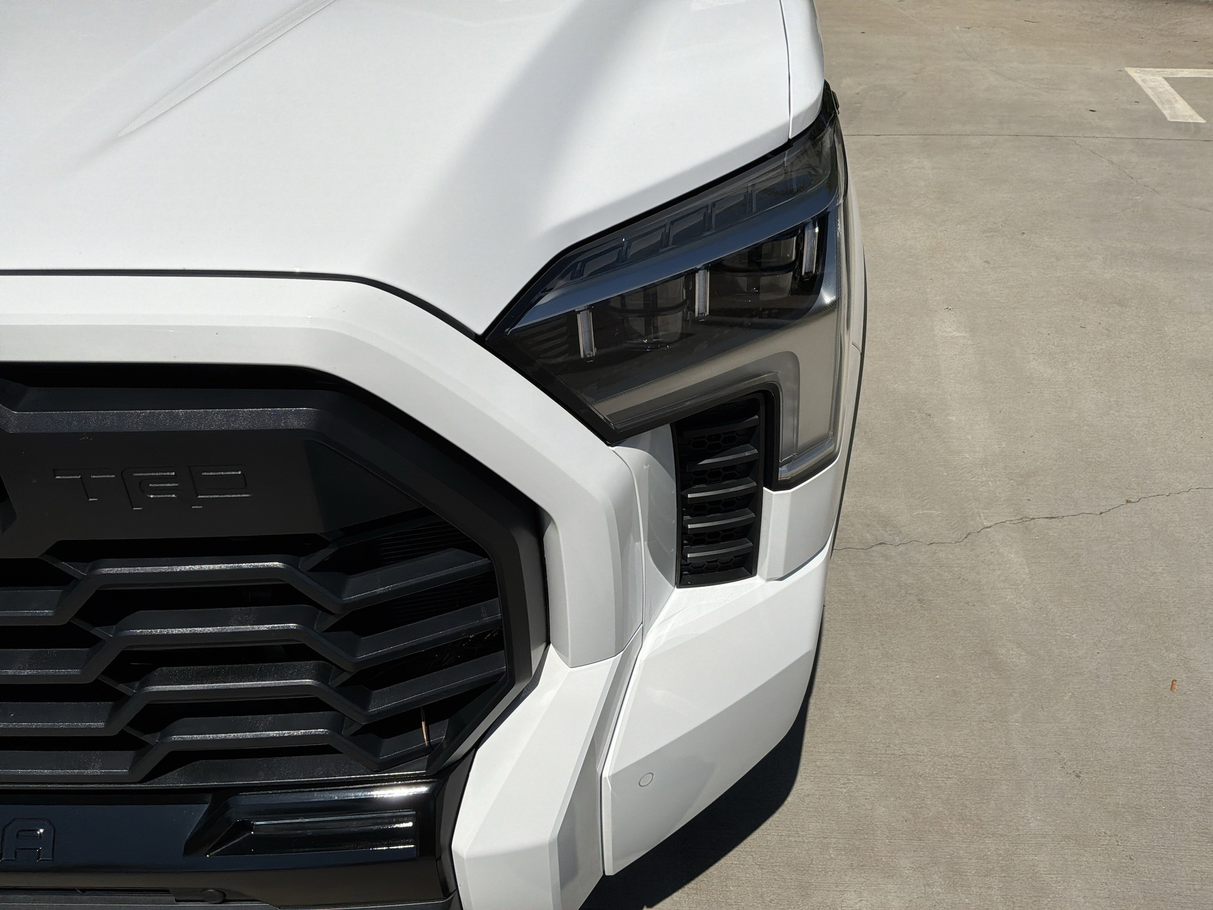 2025 Toyota Tundra 4WD Limited photo 5