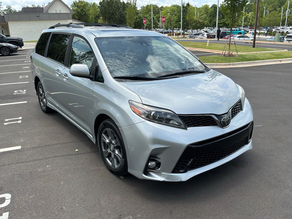 Used 2019 Toyota Sienna SE Premium Minivan