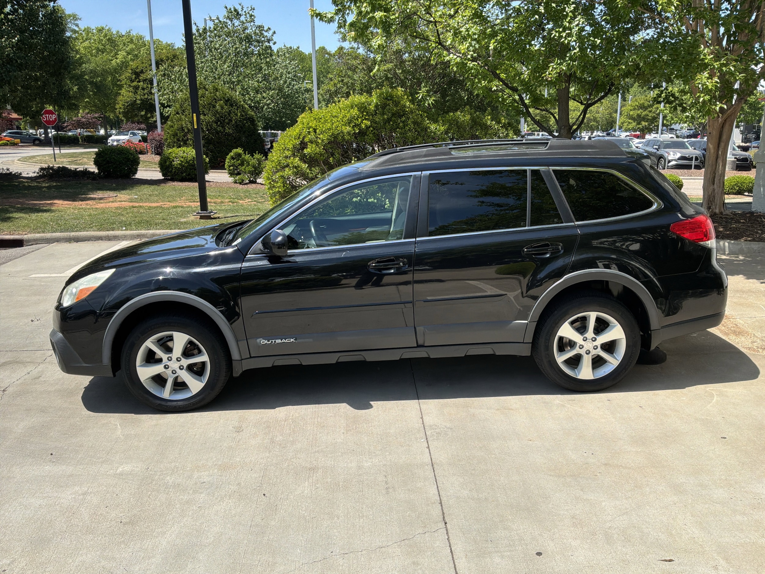 2014 Subaru Outback 2.5i Limited photo 6