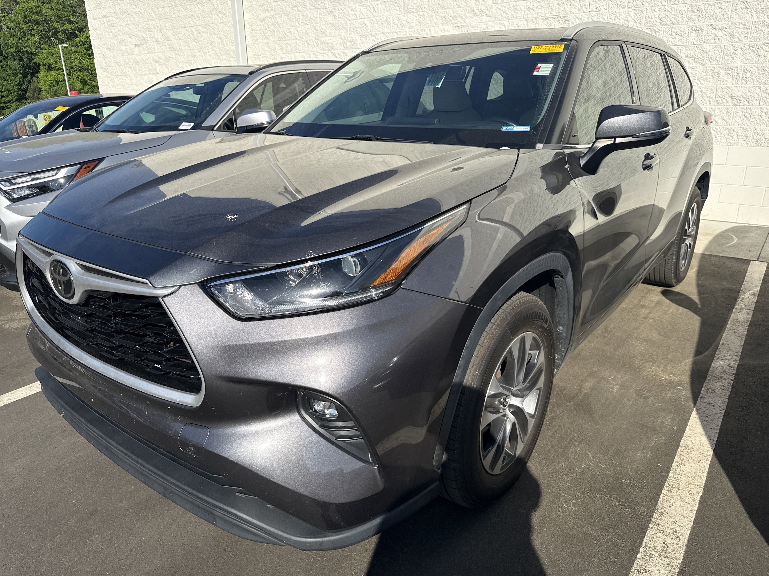 2021 Toyota Highlander XLE photo 6
