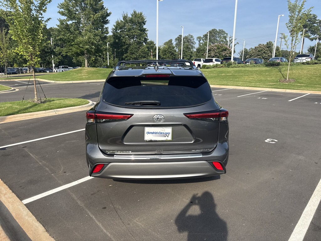 Used 2023 Toyota Highlander Platinum SUV
