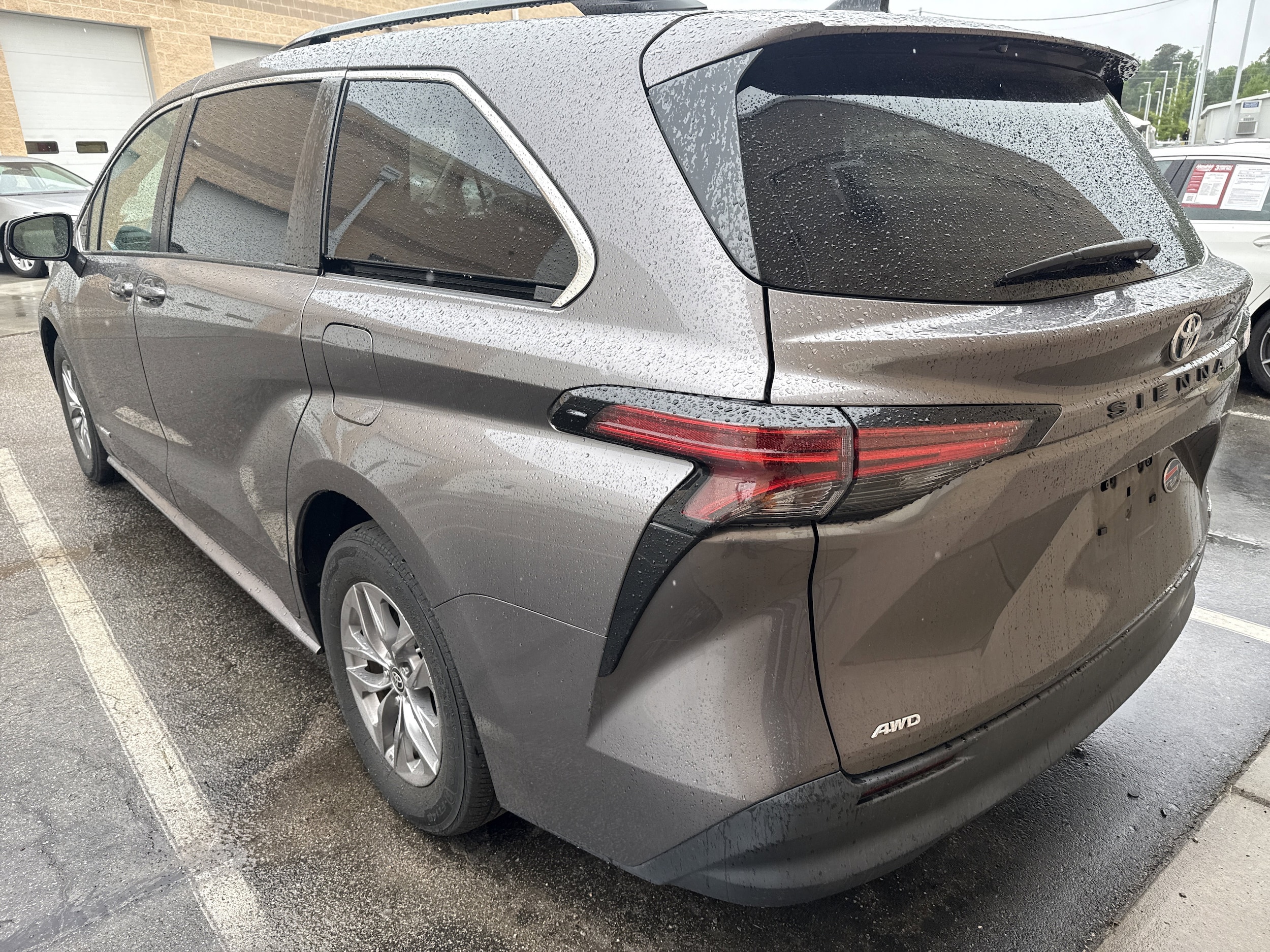 2021 Toyota Sienna LE photo 6