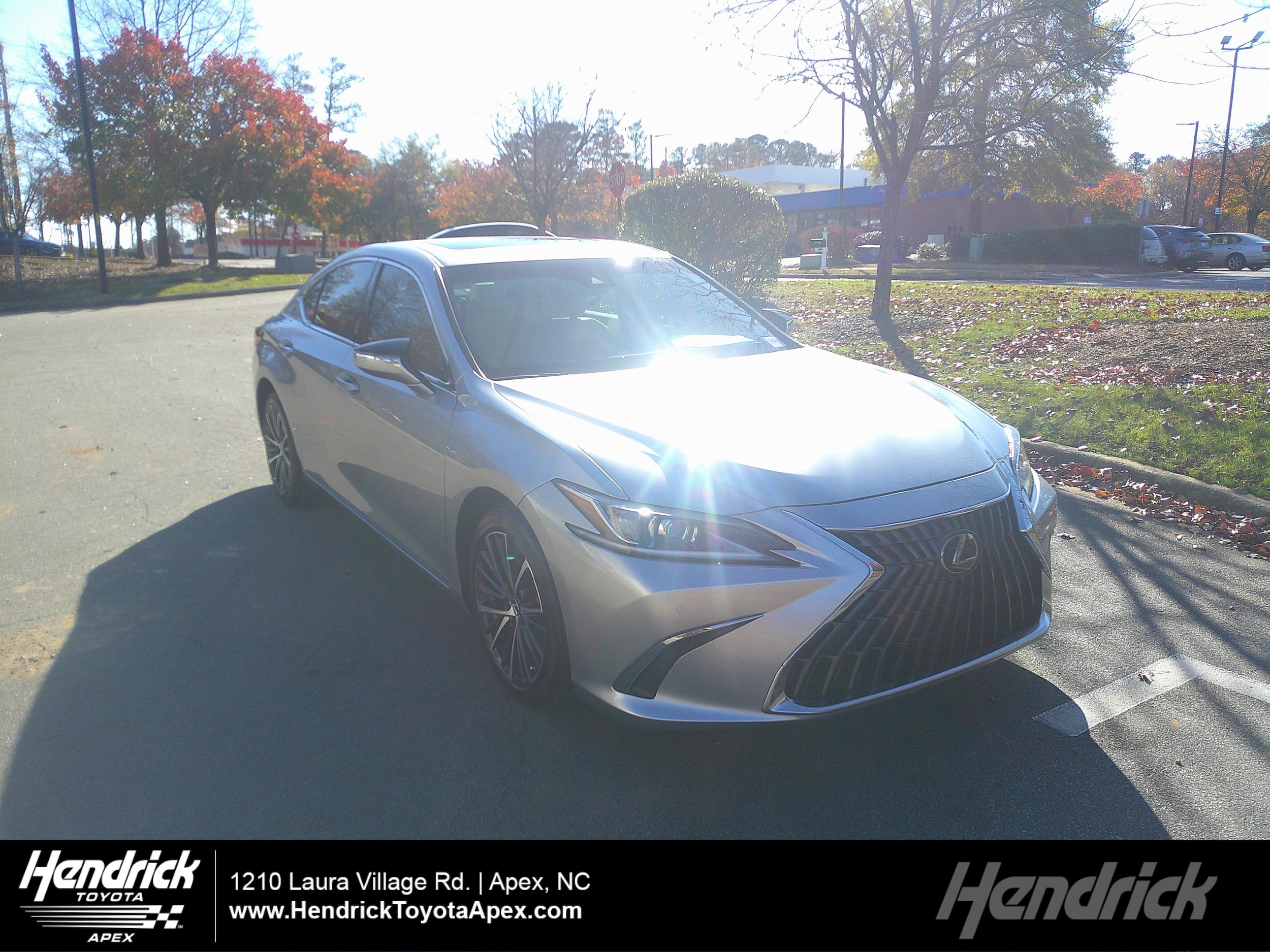 2022 Lexus ES 350's photo