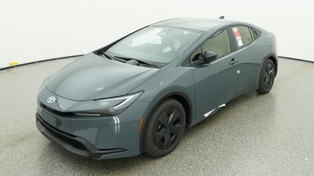 2026 Toyota Prius LE FWD's photo