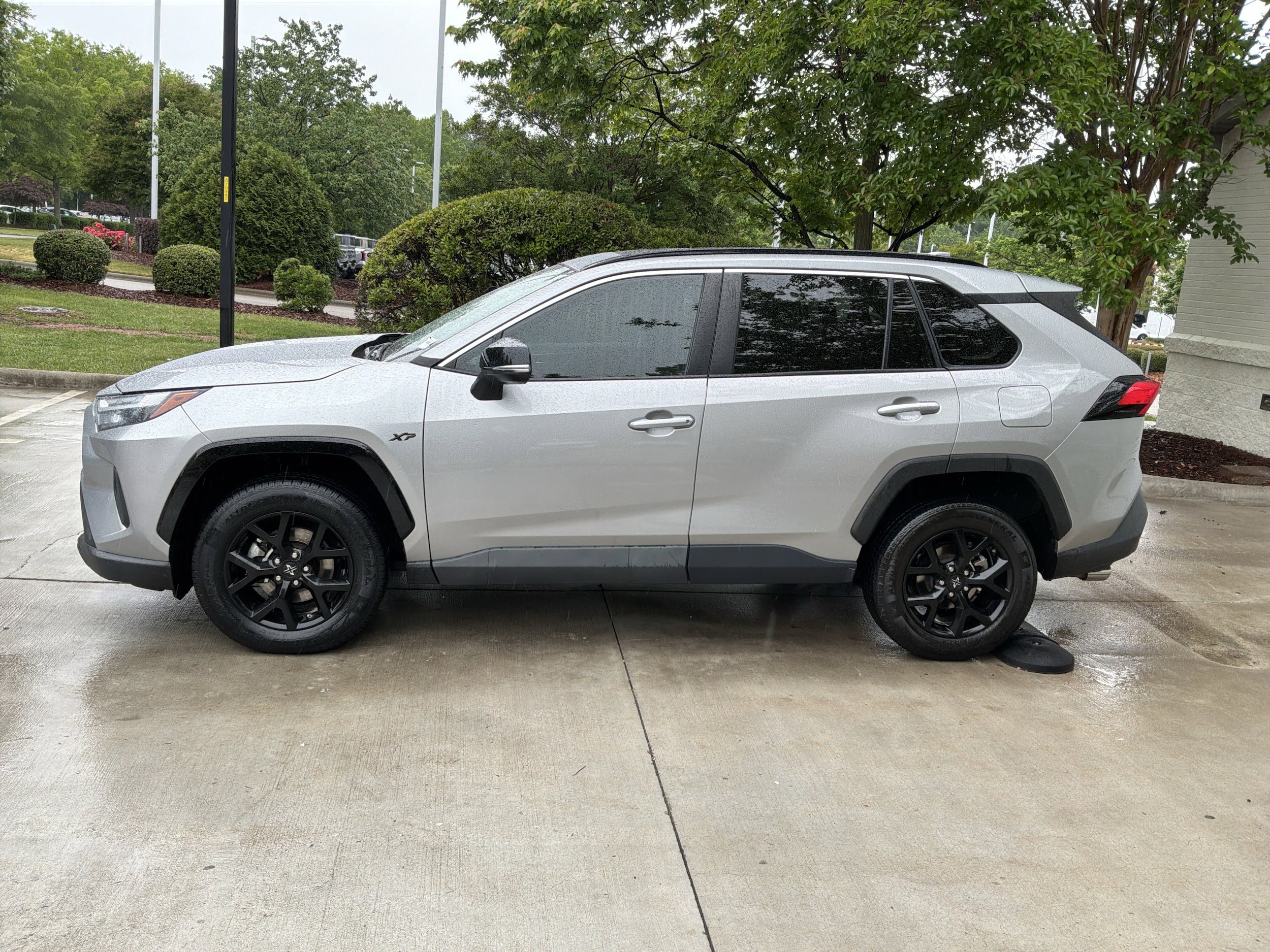 2022 Toyota RAV4 XLE photo 6