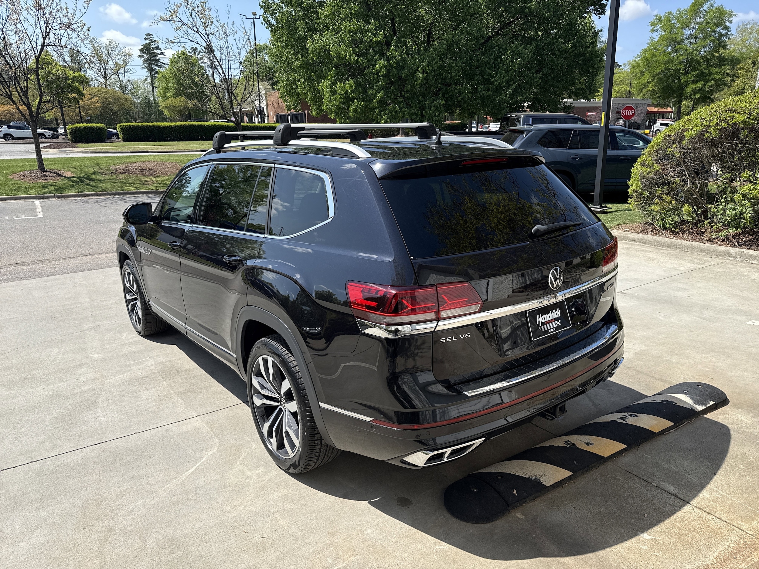 2022 Volkswagen Atlas 3.6L V6 SEL Premium R-Line photo 3