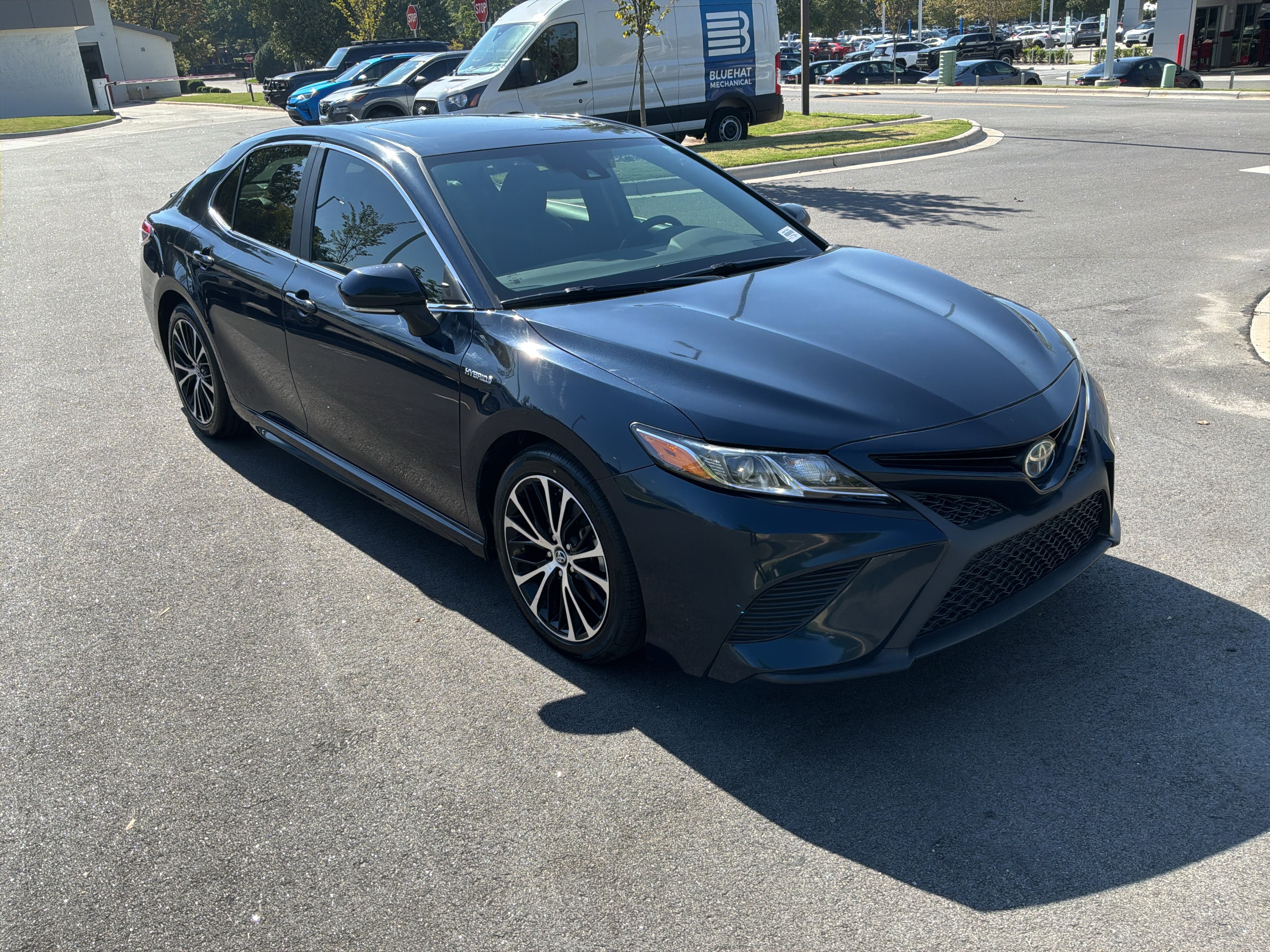 2019 Toyota Camry Hybrid SE Sedan