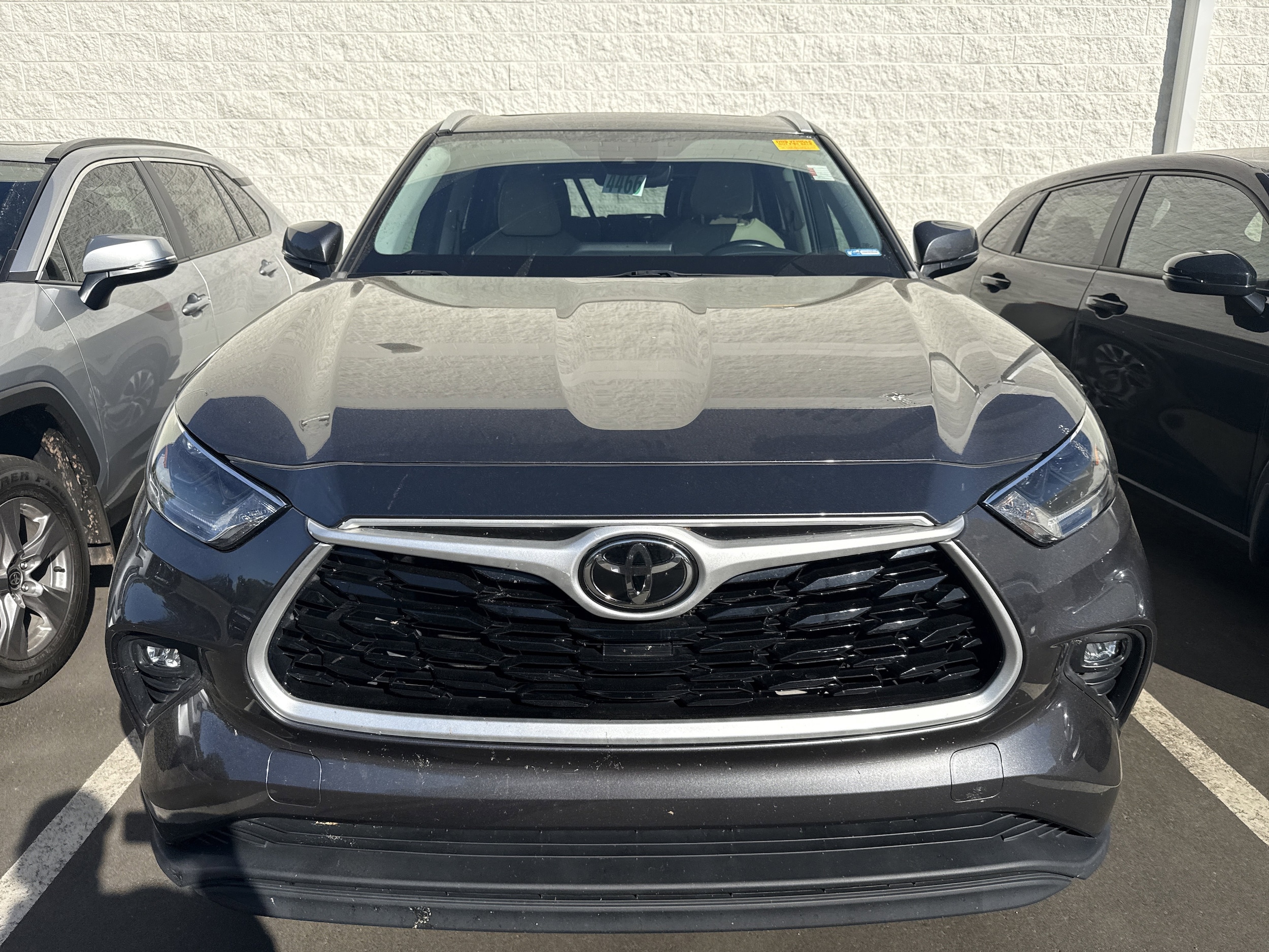 2021 Toyota Highlander XLE photo 3