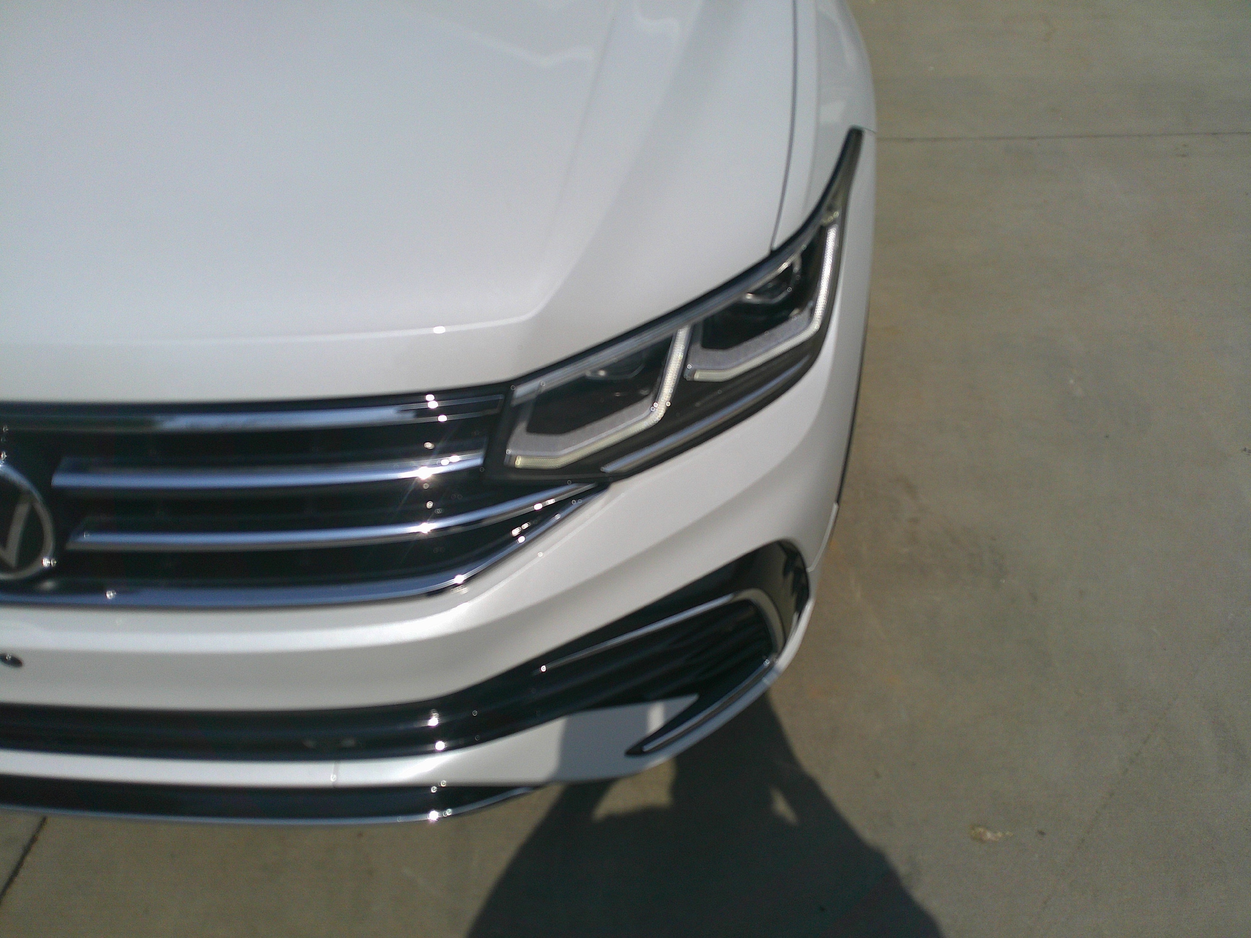 2024 Volkswagen Tiguan SEL R-Line photo 6