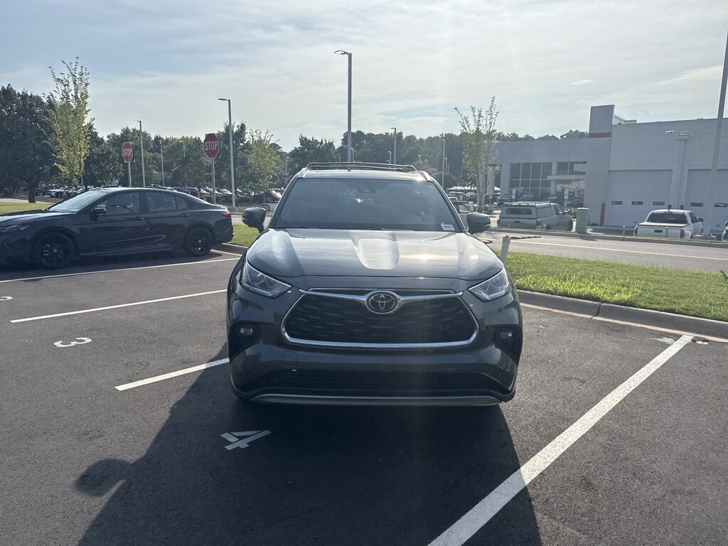Used 2023 Toyota Highlander Platinum SUV
