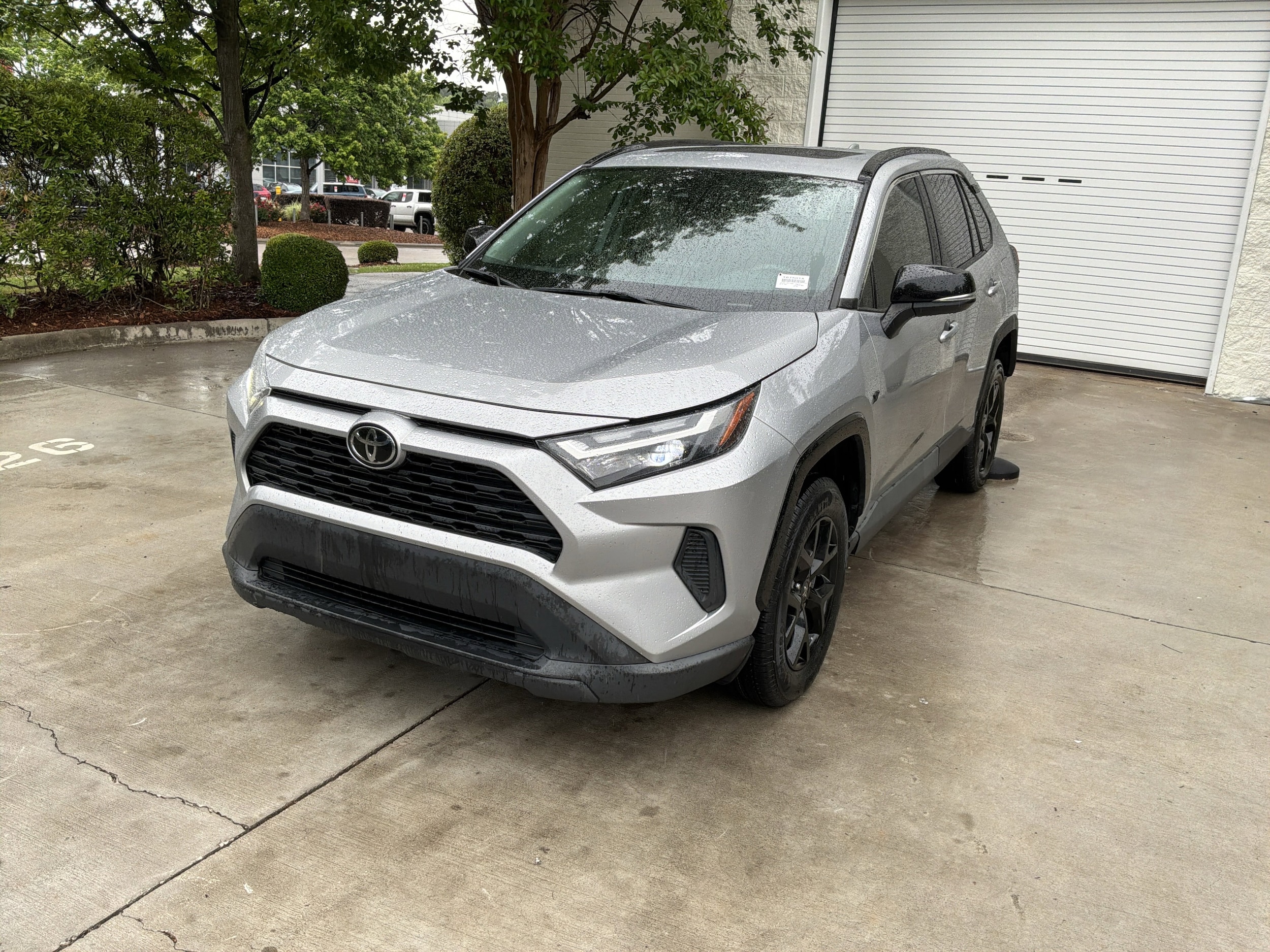 2022 Toyota RAV4 XLE photo 4