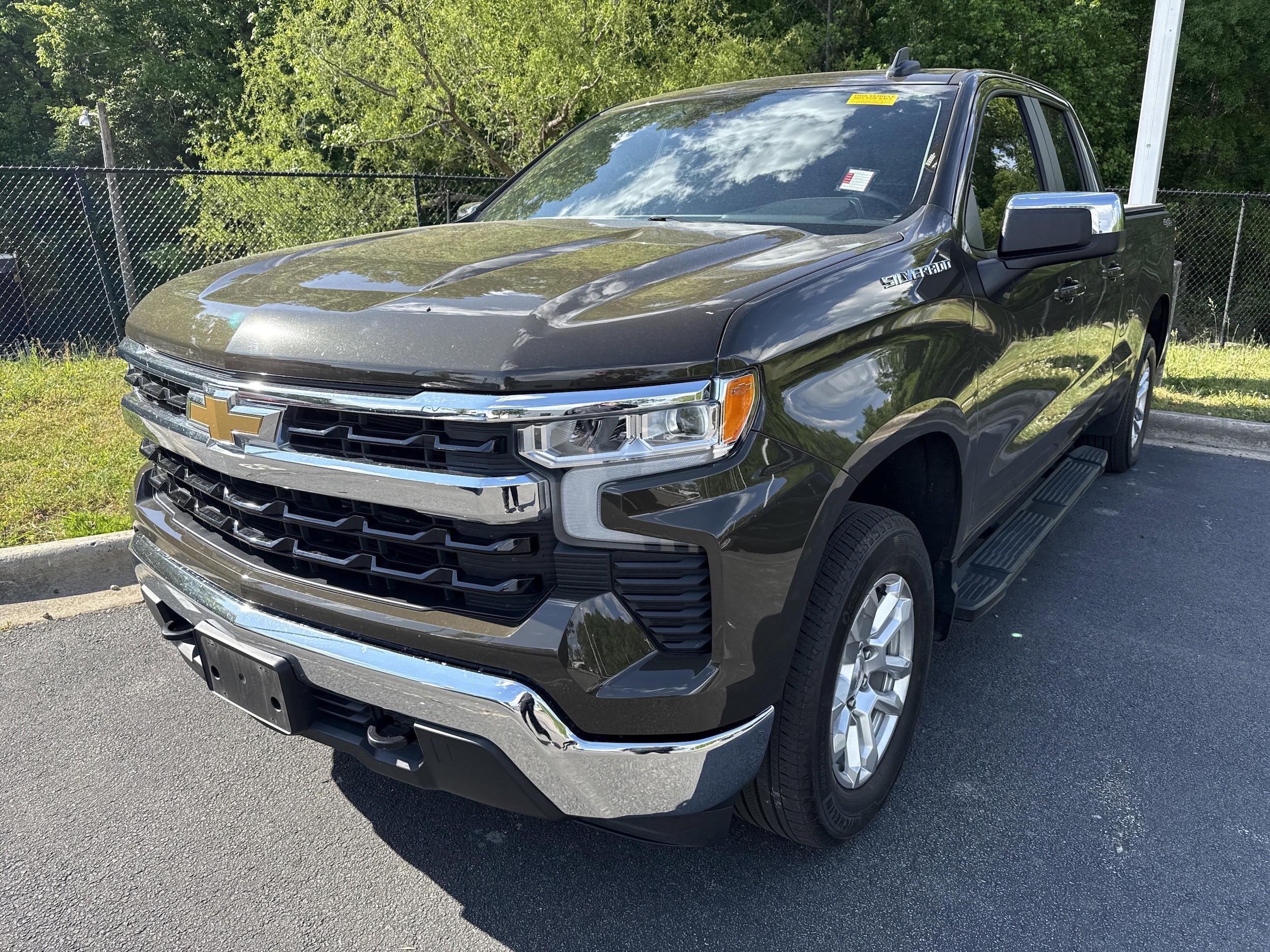 2023 Chevrolet Silverado 1500 LT photo 4