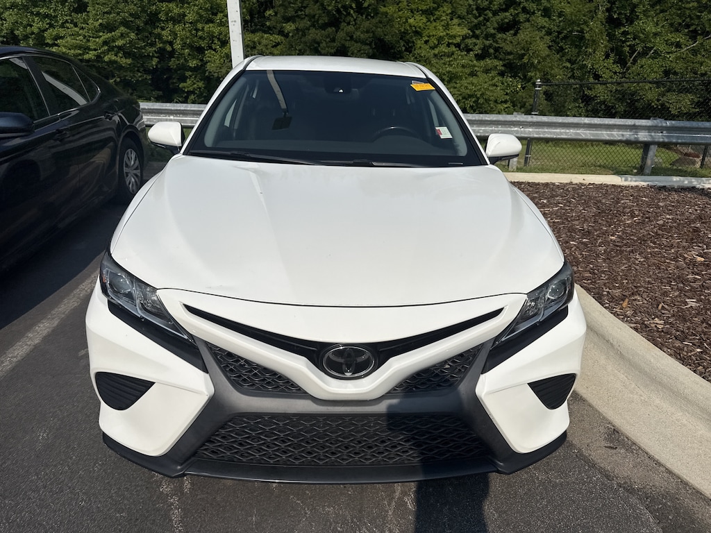 Used 2019 Toyota Camry SE Sedan
