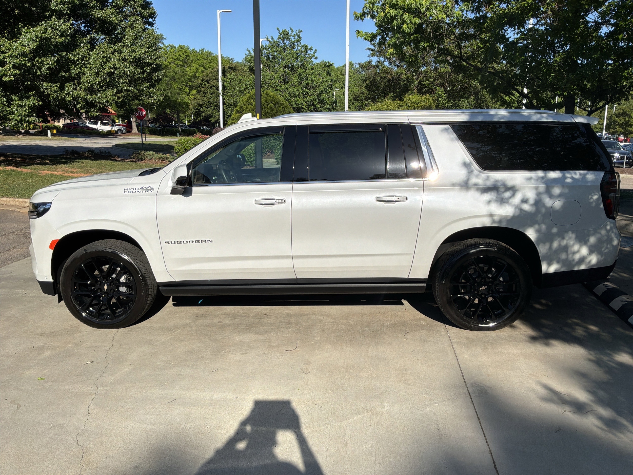 2023 Chevrolet Suburban High Country photo 5