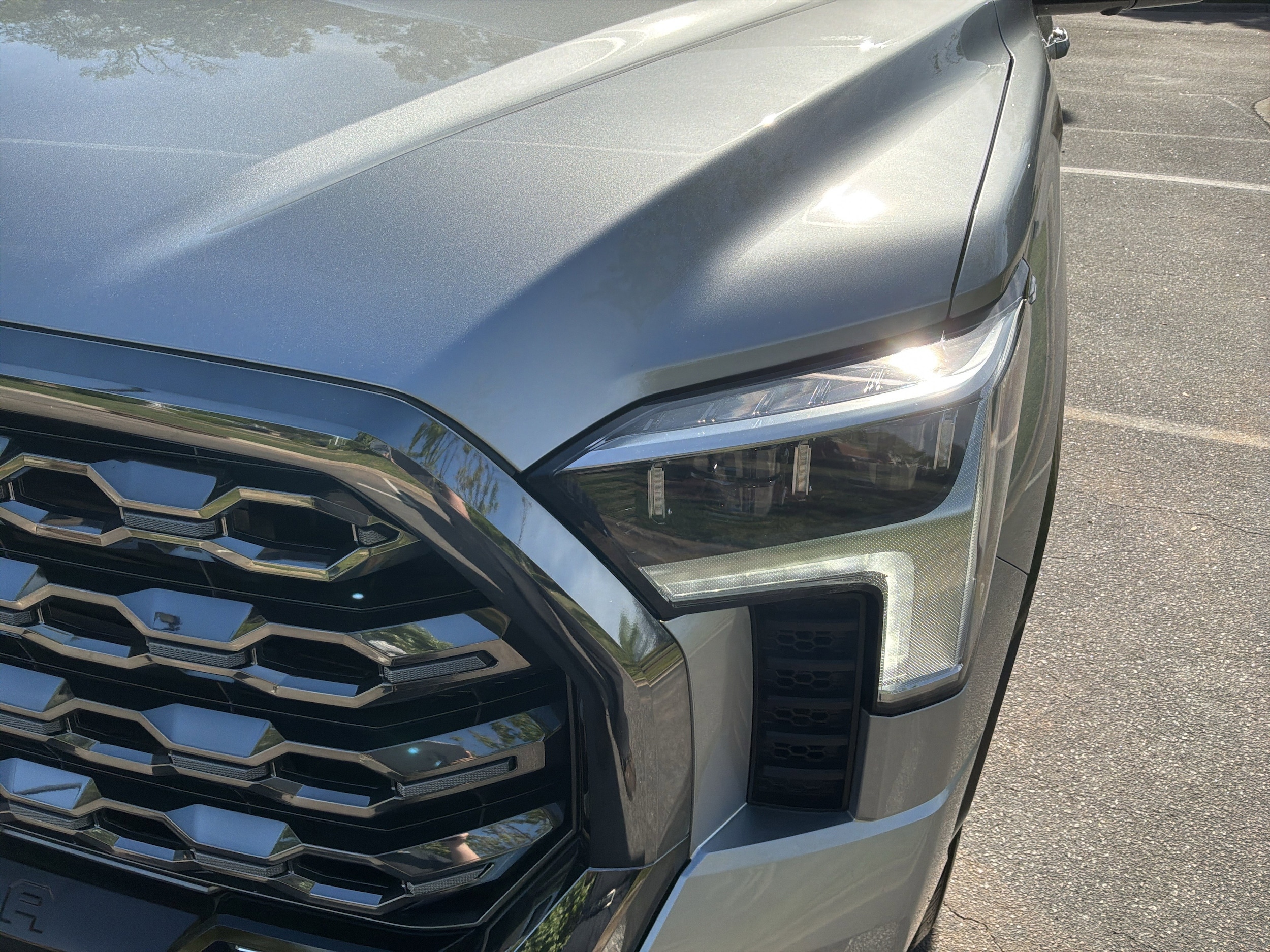 2025 Toyota Tundra 4WD Platinum photo 4