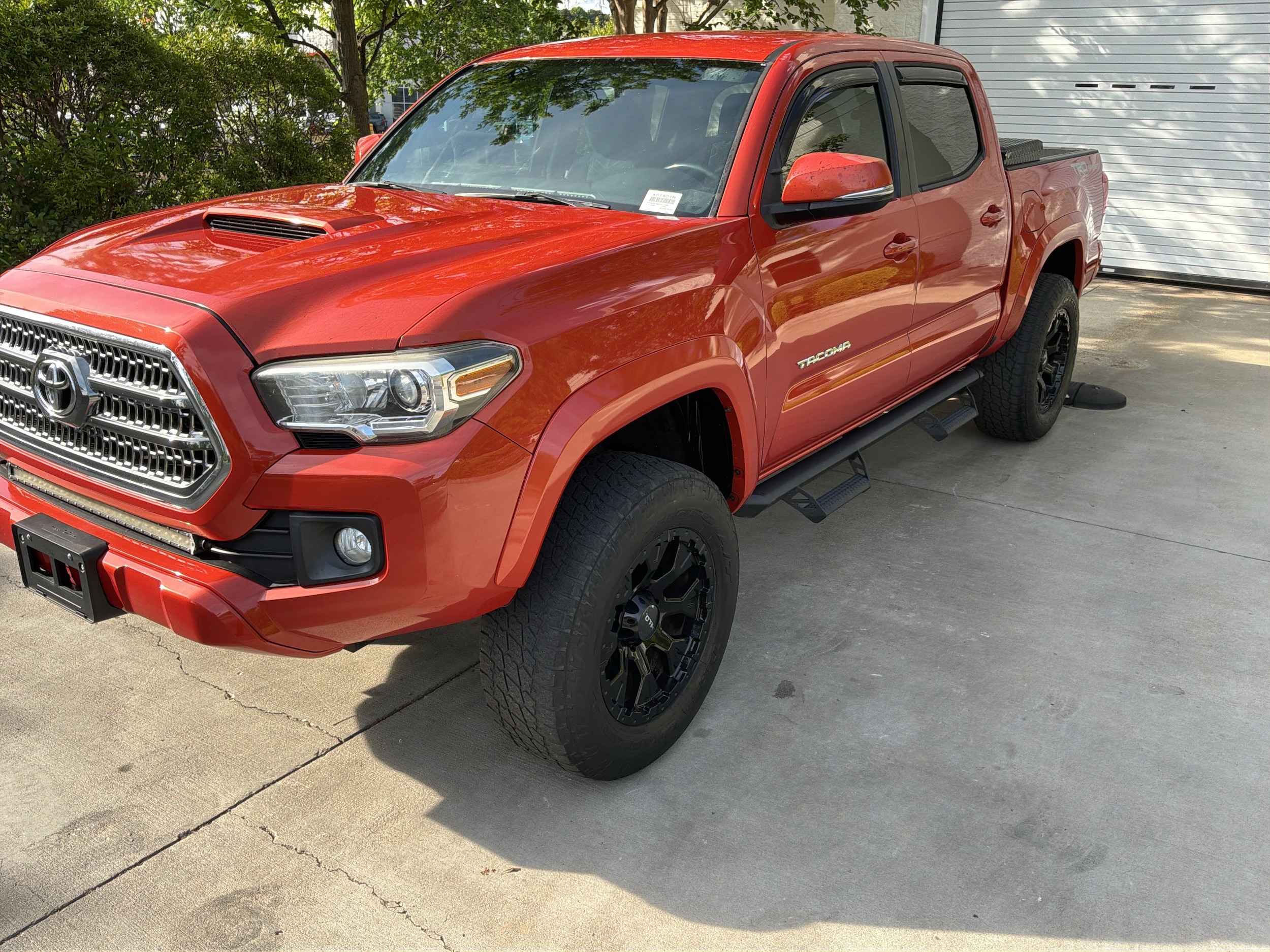 2016 Toyota Tacoma TRD Sport photo 4