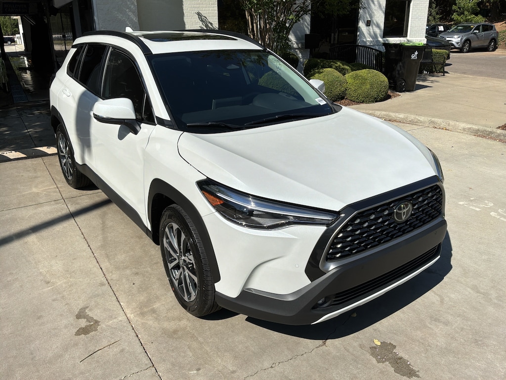 Used 2023 Toyota Corolla Cross XLE SUV