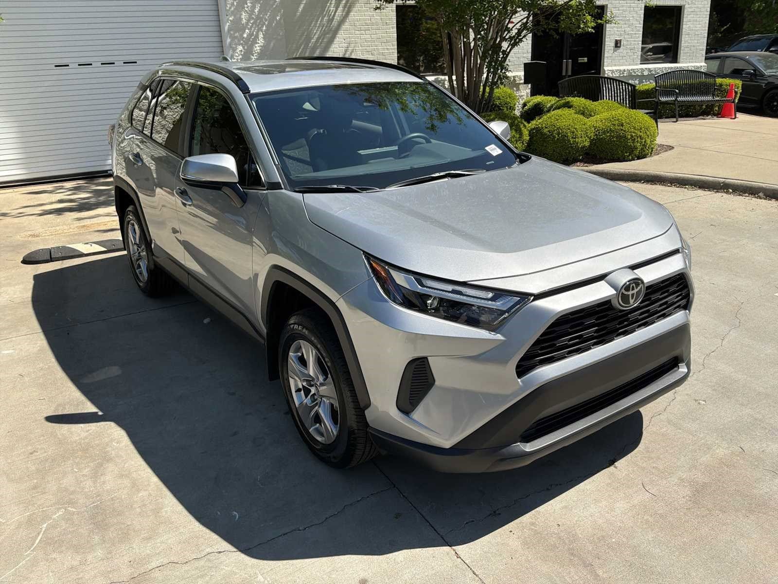 2025 Toyota RAV4 XLE photo 2