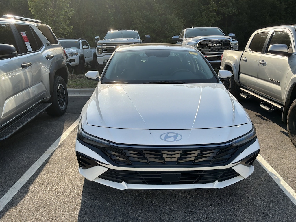 Used 2025 Hyundai Elantra SEL Convenience Sedan
