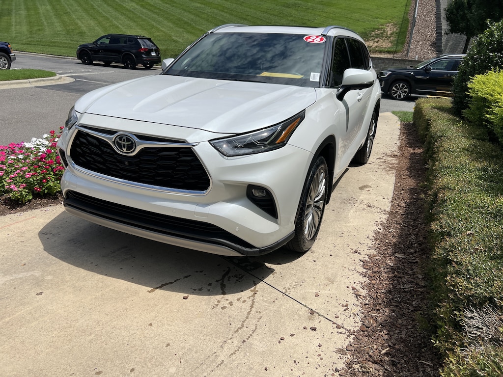 Used 2026 Toyota Highlander Hybrid Platinum SUV