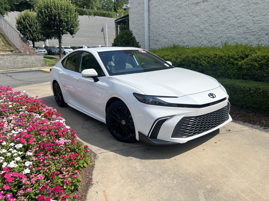 Used 2025 Toyota Camry SE Sedan