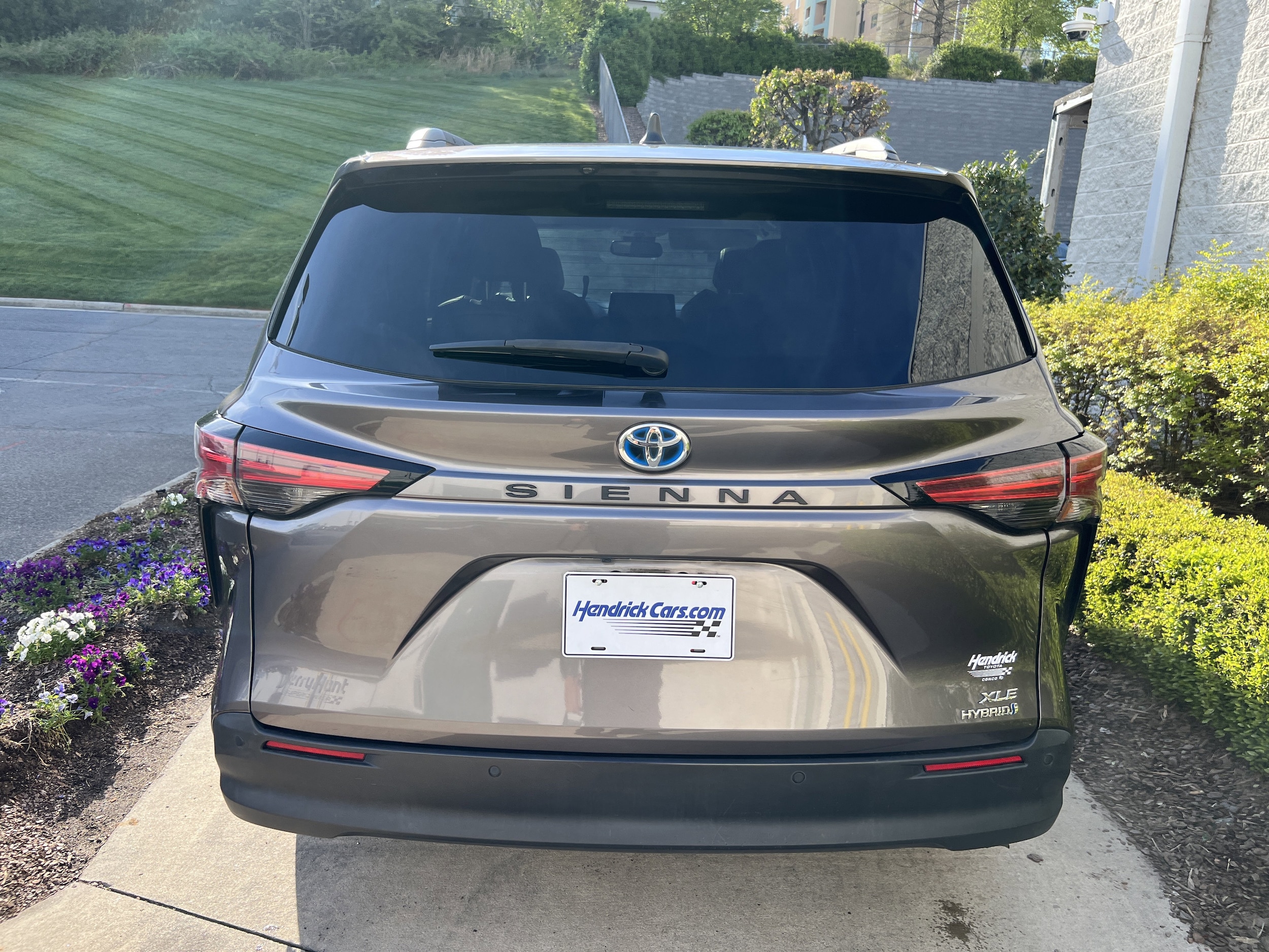 2021 Toyota Sienna XLE photo 3