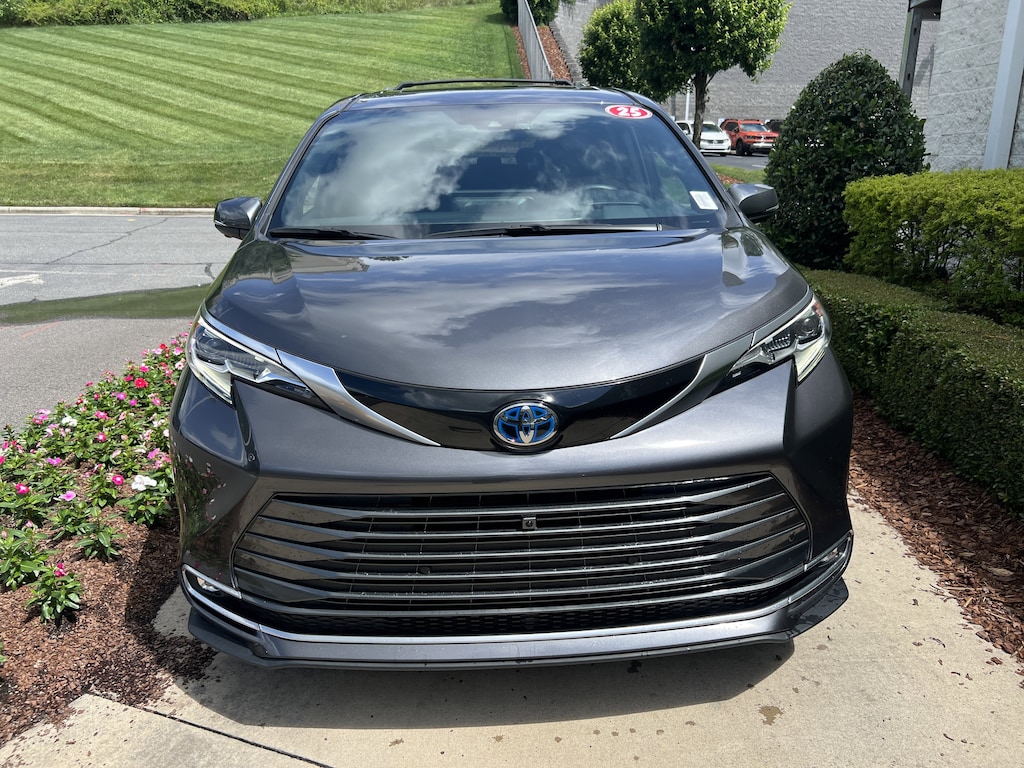 Used 2025 Toyota Sienna Platinum Minivan